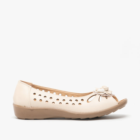 Boulevard DAYNA Womens Faux Leather Flower Peep Toe Flats Beige