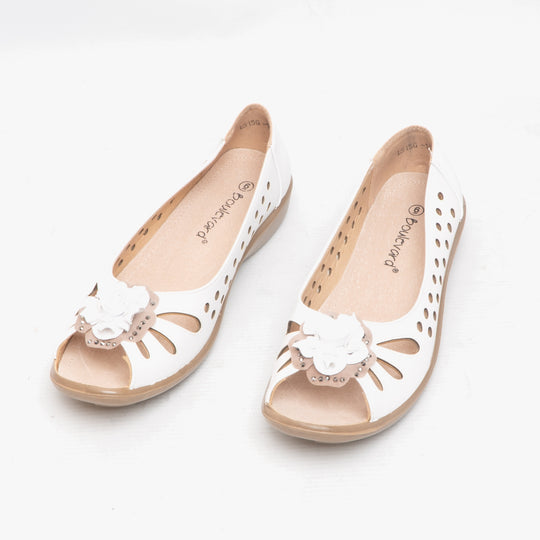Boulevard DAYNA Womens Faux Leather Flower Peep Toe Flats White