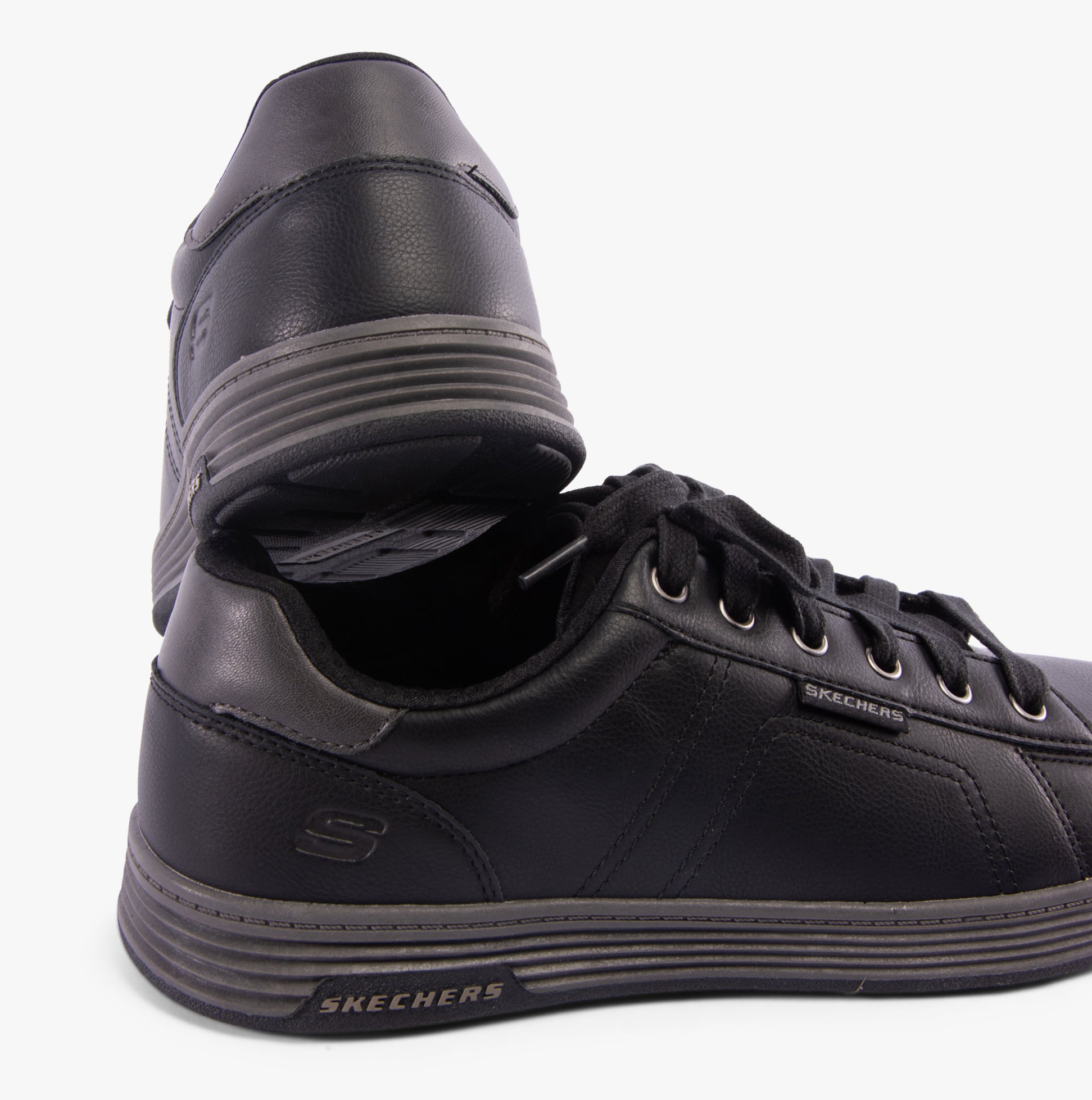 210946/BLK CAVELL - HENSLEY Mens Trainers Black