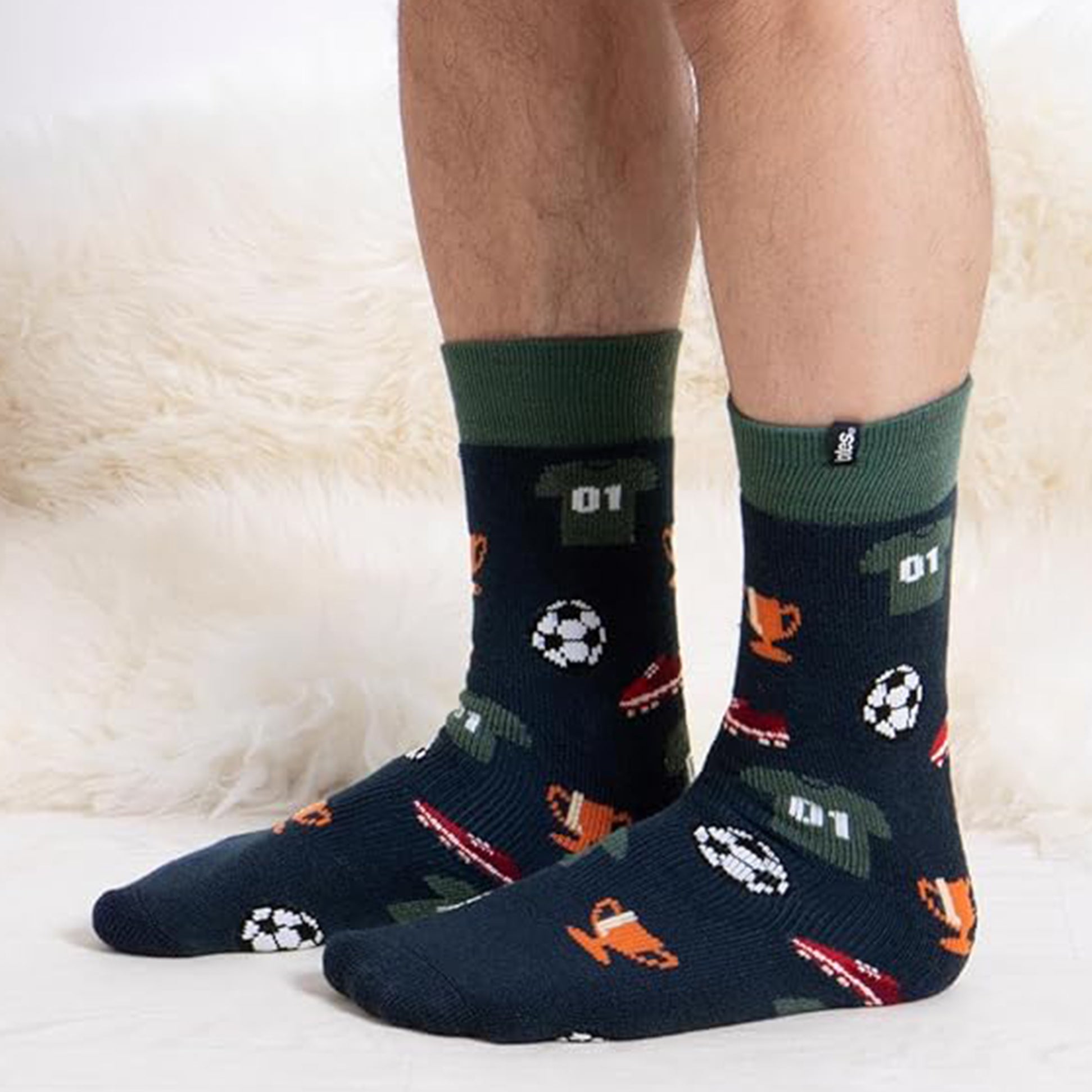 Totes Toasties 3324 ORIGINAL SLIPPER SOCKS Mens Slipper Socks Football / Stripe