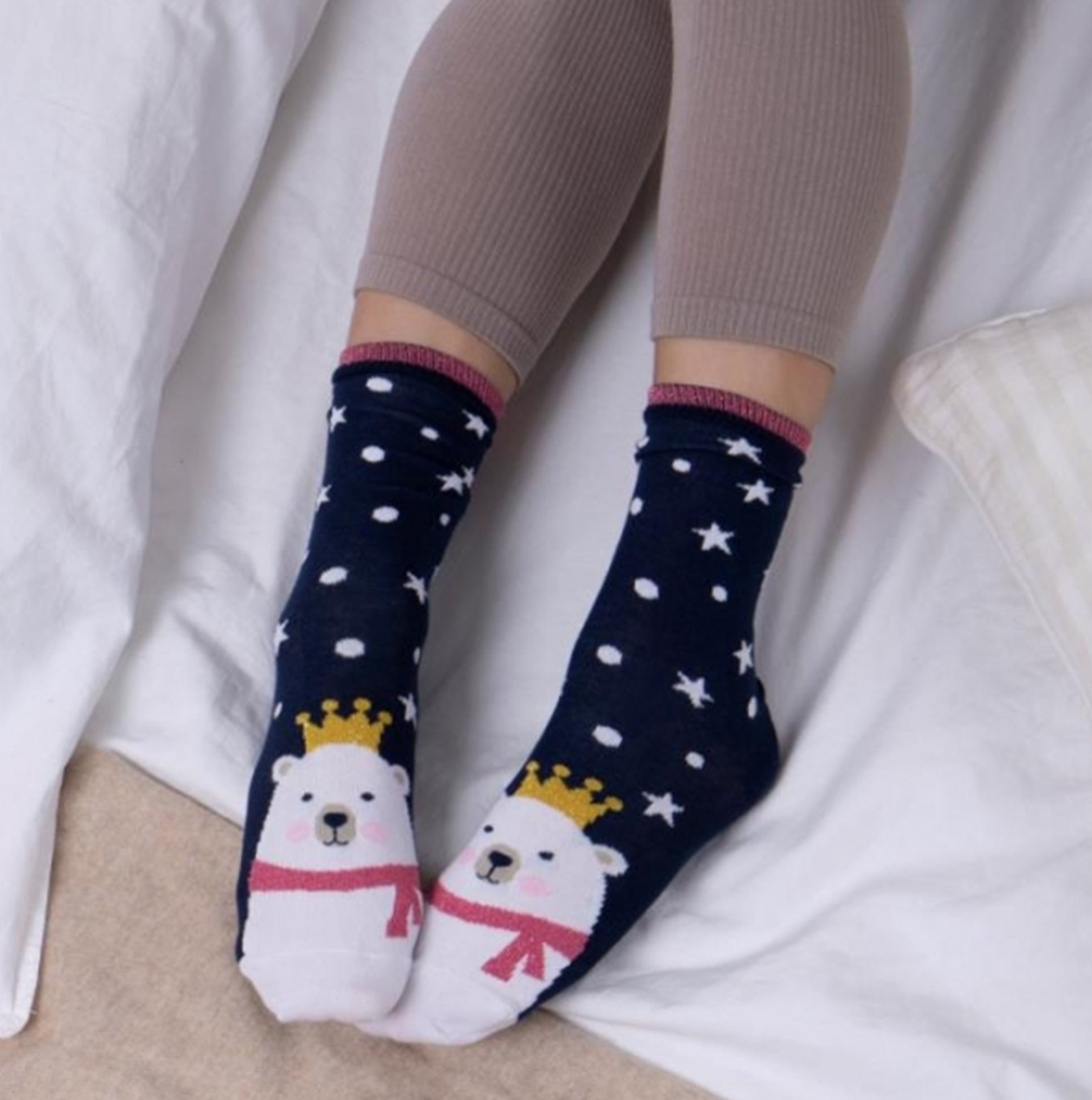 Totes Isotoner novelty-ankle-f Womens Novelty Socks Polar Bear