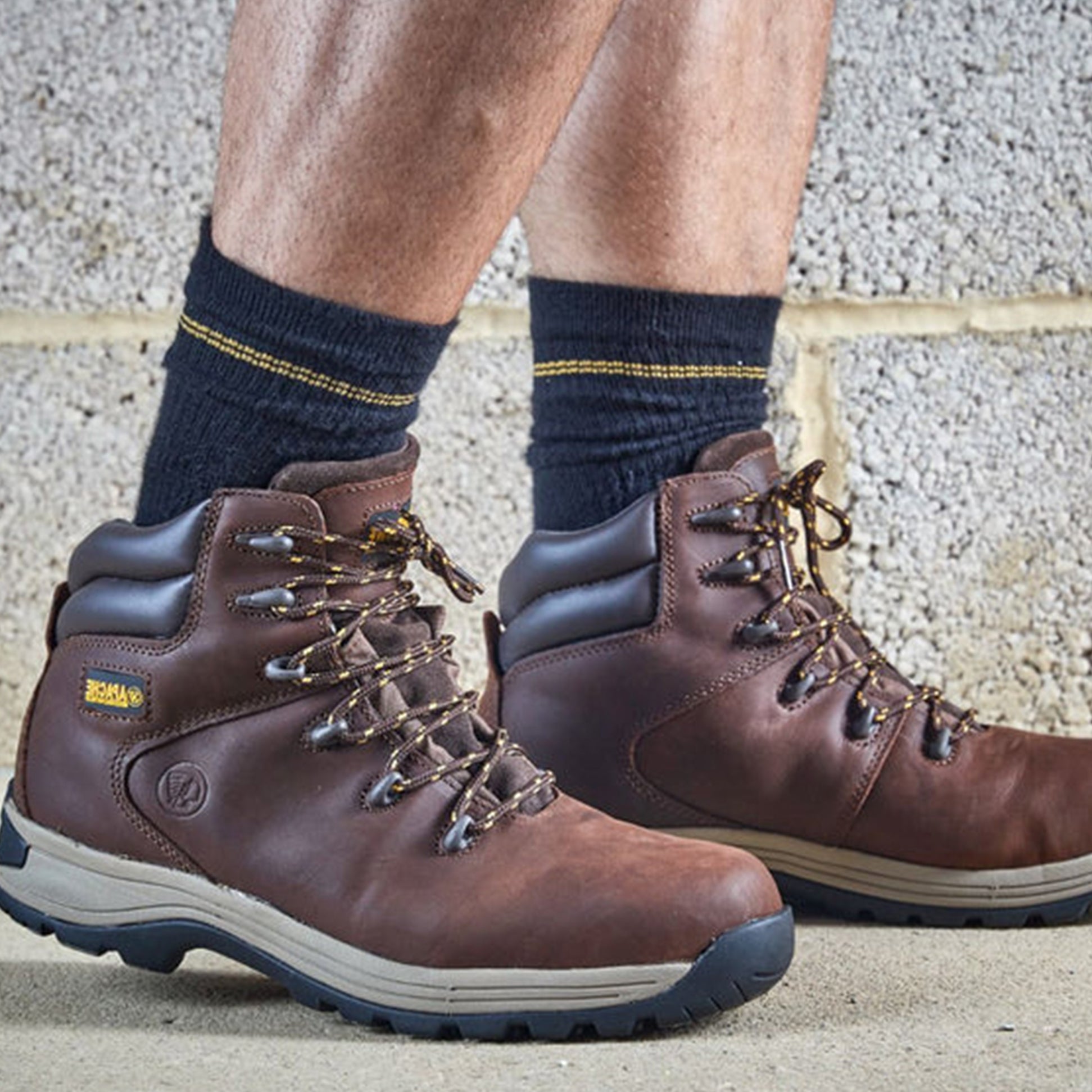Apache AP315CM Mens Boots Brown side view showcasing lace-up design and rubber sole for comfort.