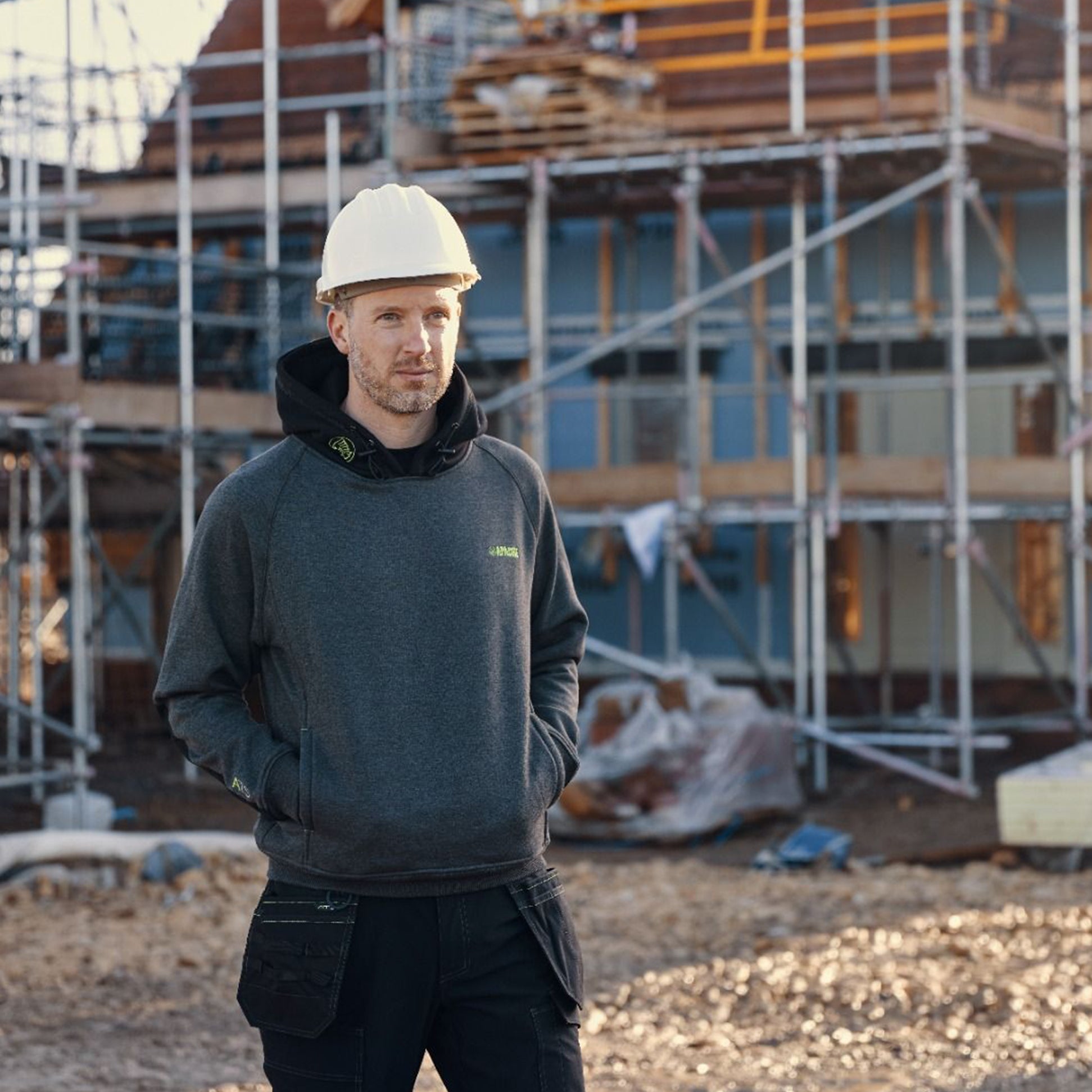 Apache KINGSTON Mens Hoody Grey Black front view, worn by a man on a construction site with safety helmet.
