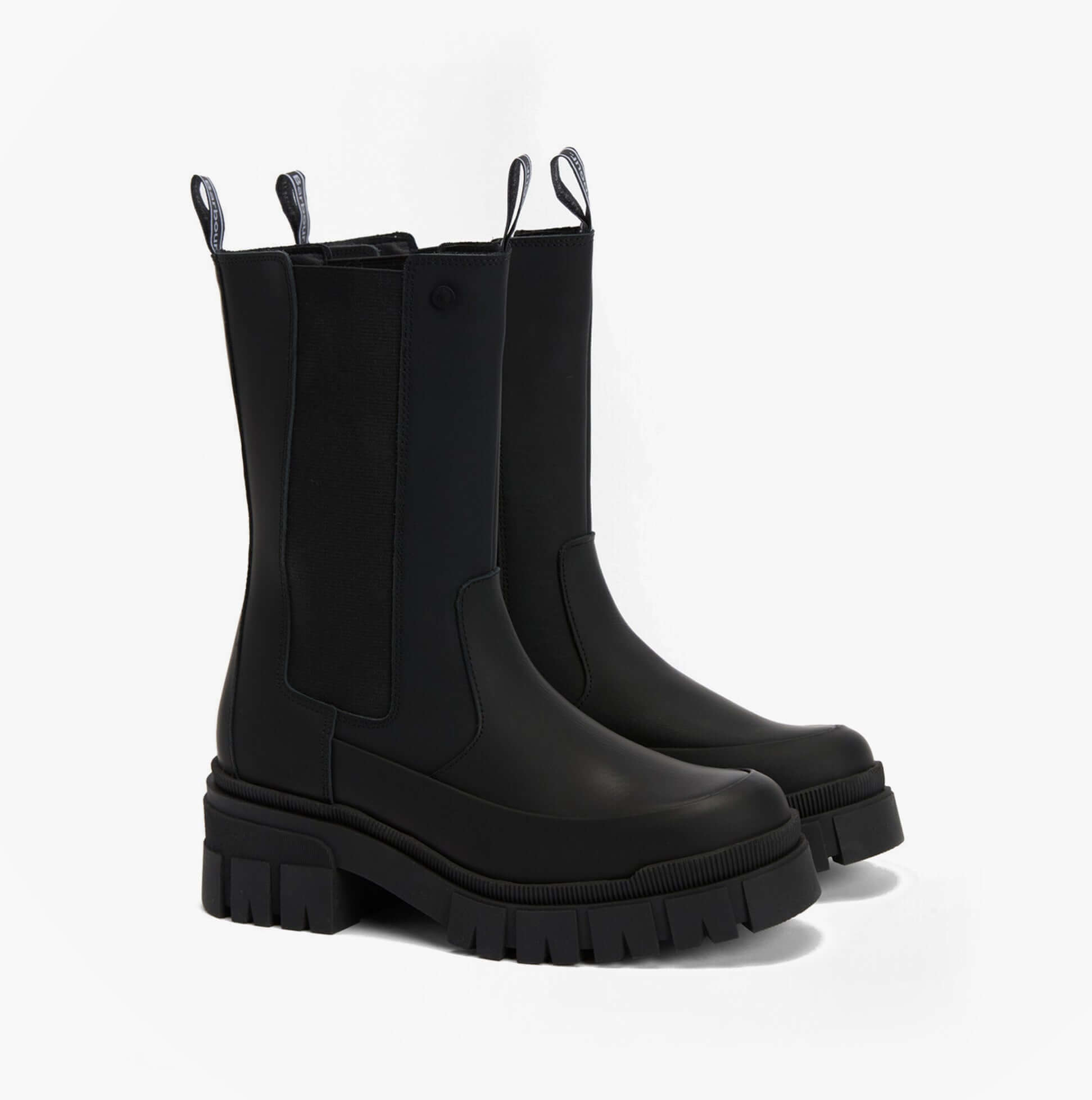 Barbour SIDNEIGH Womens Chelsea Boots Black side view showcasing the black leather upper and chunky rubber sole.