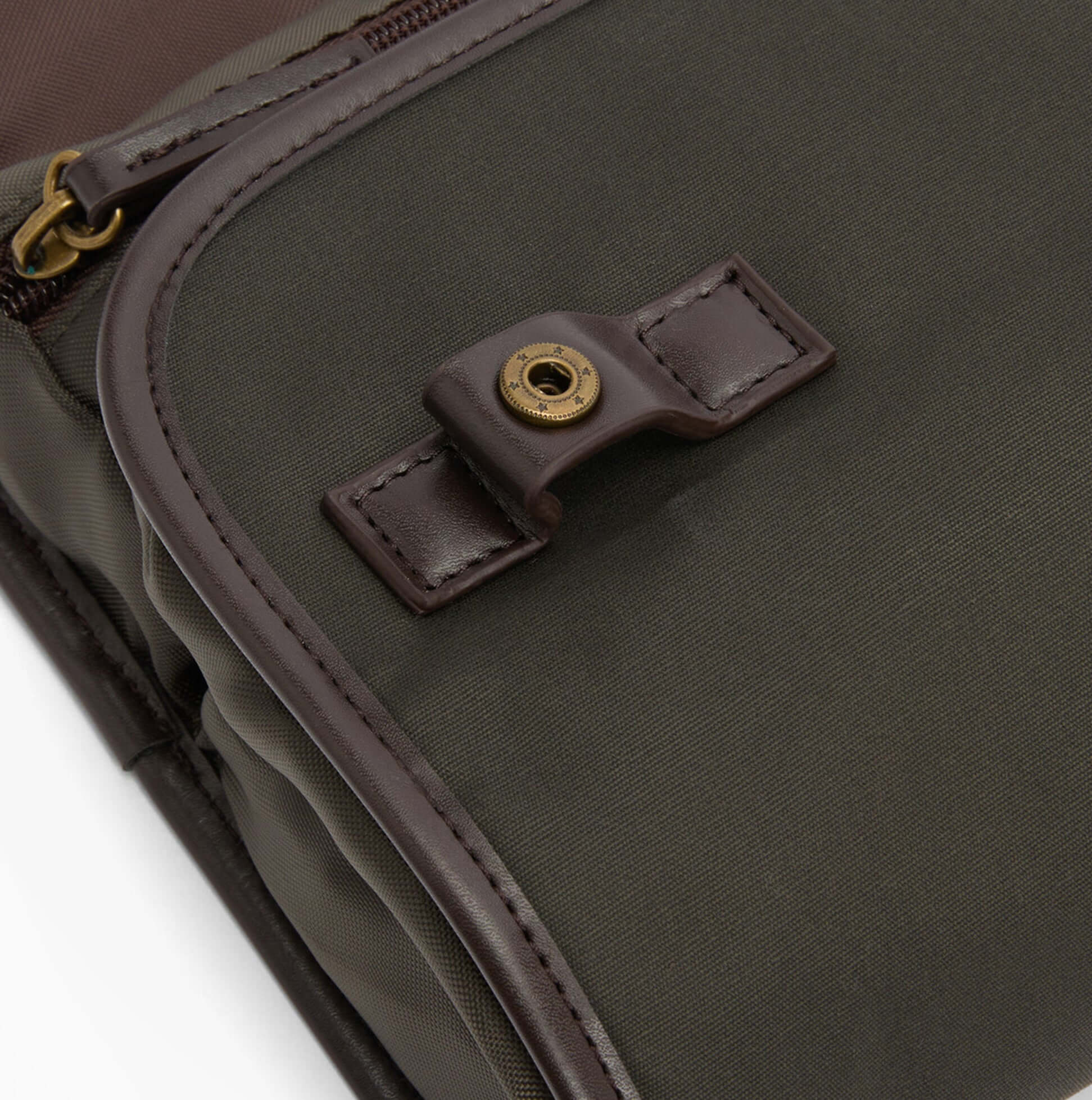 Barbour WAXED HANGING Mens Washbag Olive/Beacon detail view of button closure