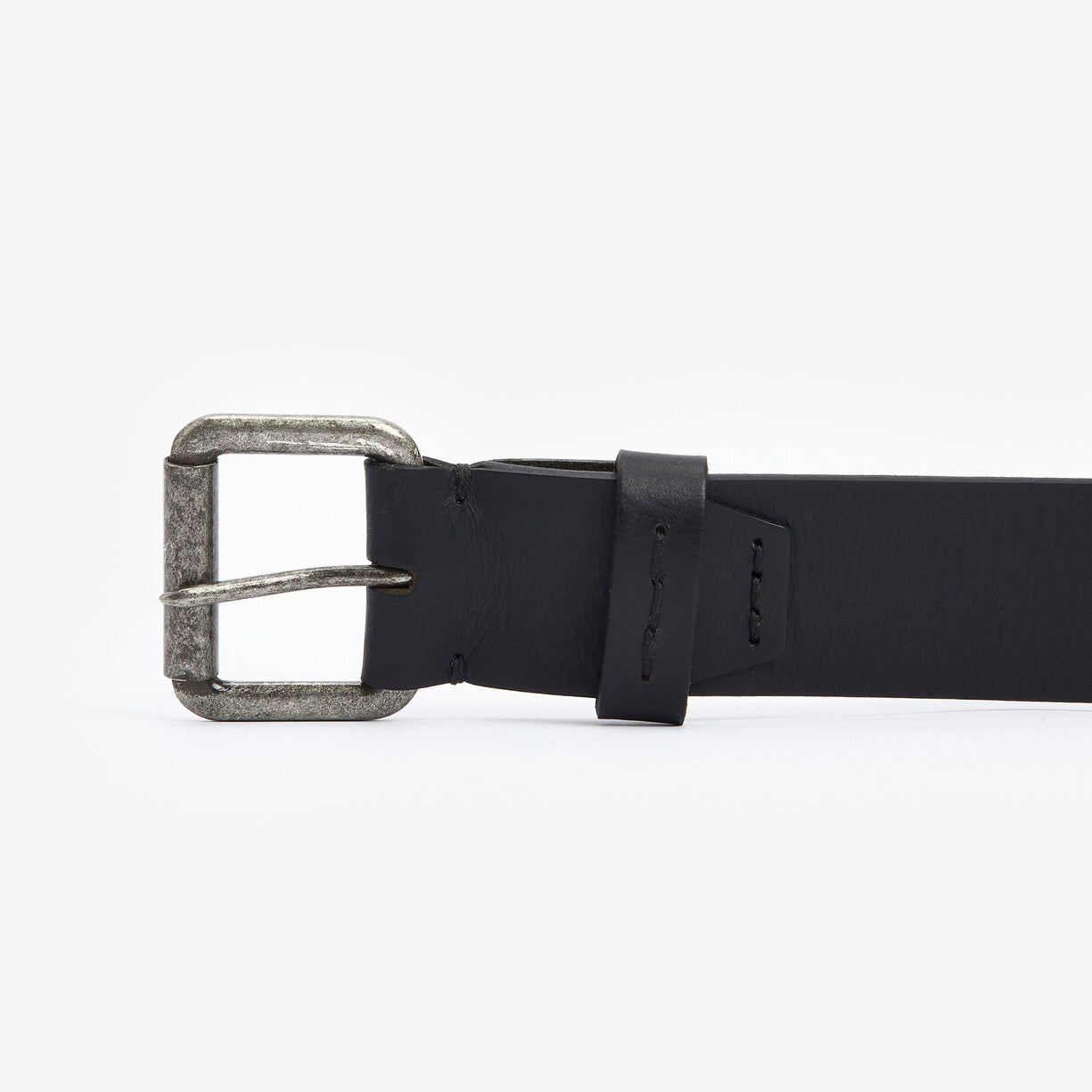 Barbour GLEN Mens Leather Belt Black side view showing metal buckle and smooth leather finish