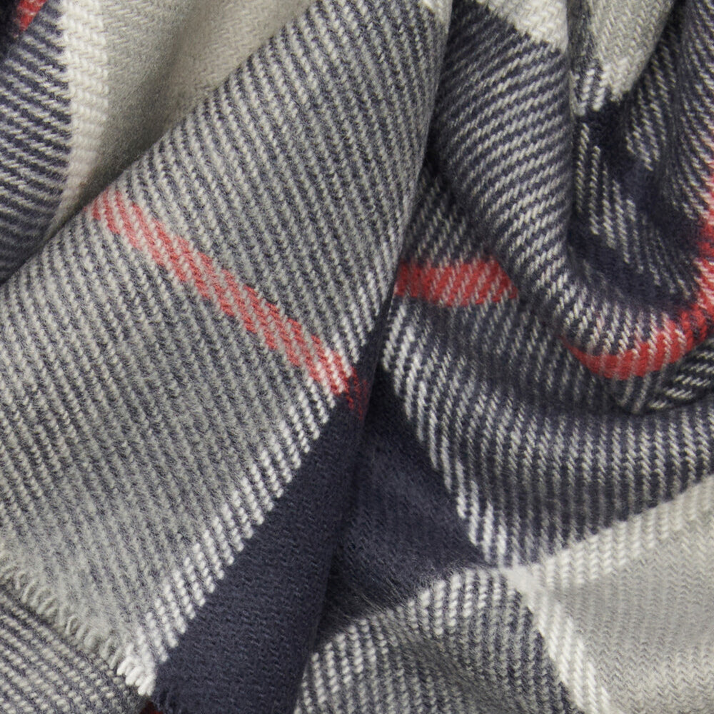 Barbour SWINTON & GALINGALE Hat & Scarf Gift Set Mens Blue Granite detail view of fringed scarf texture.