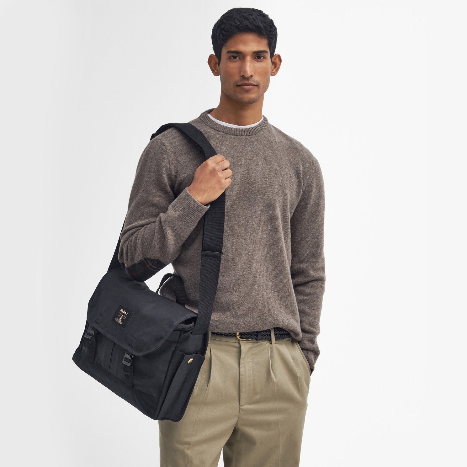 Barbour FIELD WAX Unisex Adults Messenger Bag Black front view on model with adjustable strap and relaxed attire.