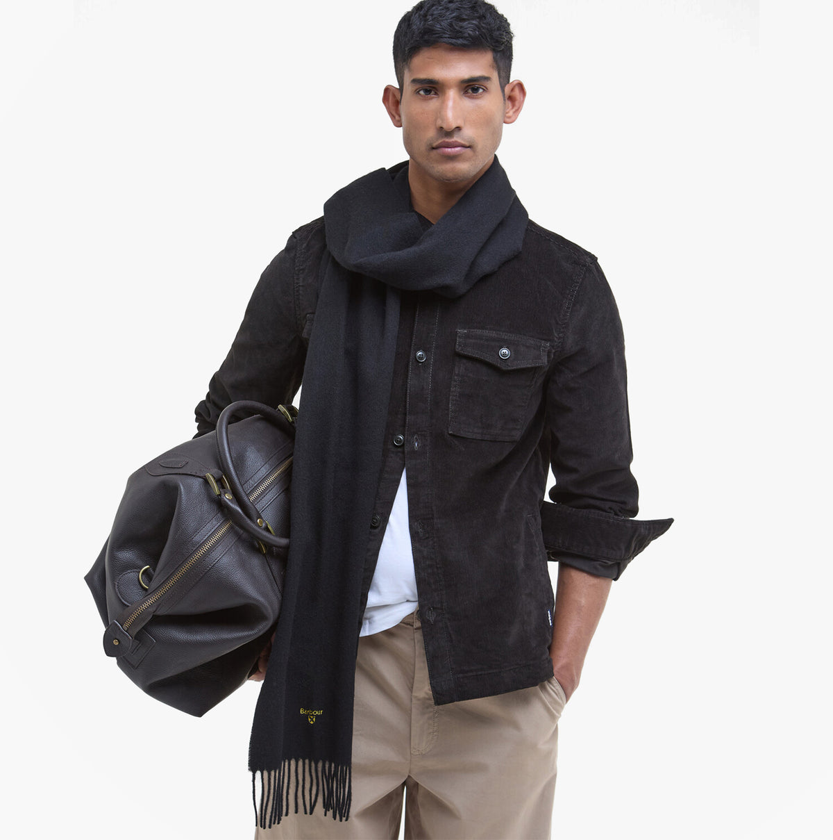 Barbour PLAIN LAMBSWOOL Mens Winter Black front view model wearing scarf with bag