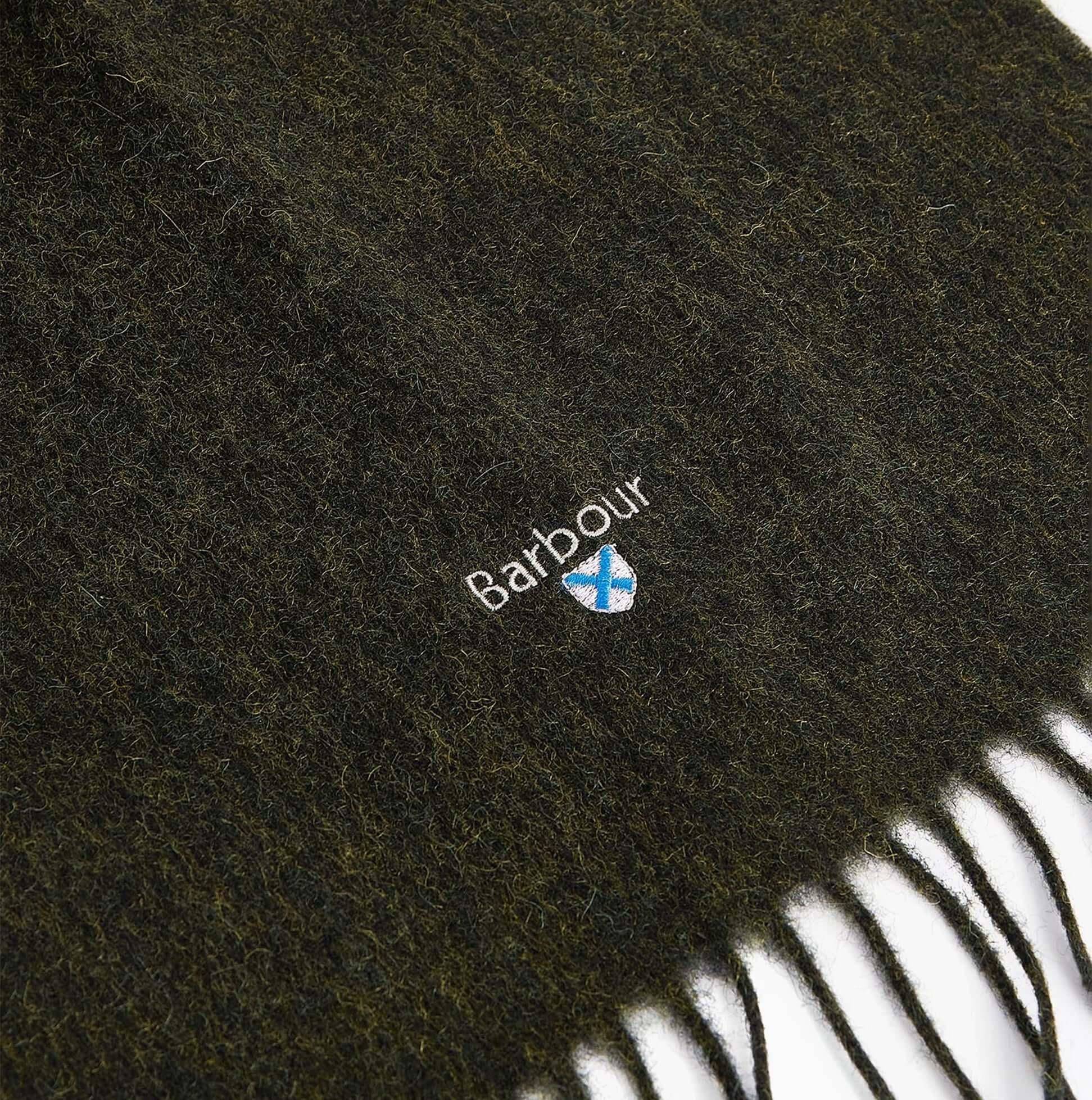 Barbour PLAIN LAMBSWOOL Mens Winter Seaweed detail view of scarf fabric showing logo and texture.