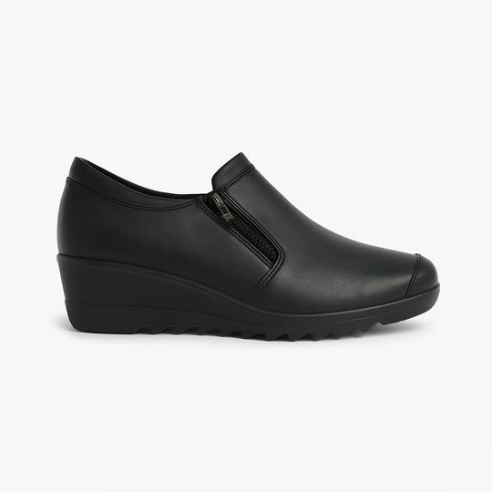 Boulevard L399A Ladies Shoes Black side view, casual lightweight shoes with zip closure.
