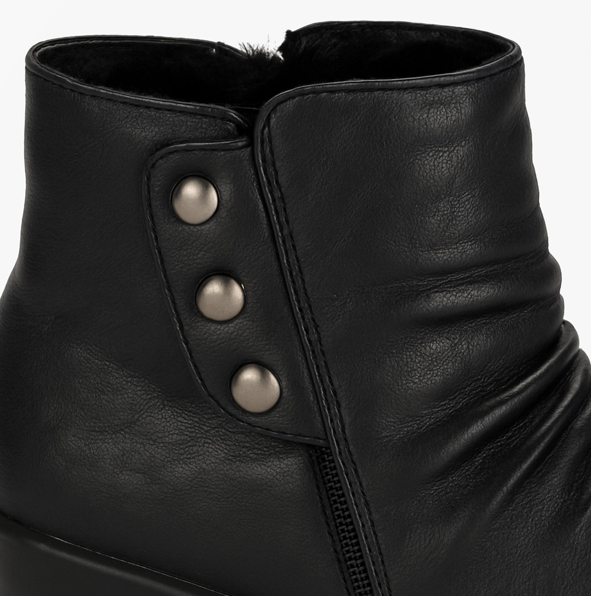 Boulevard L400A Womens Boots Black detail view showing closure and upper material.