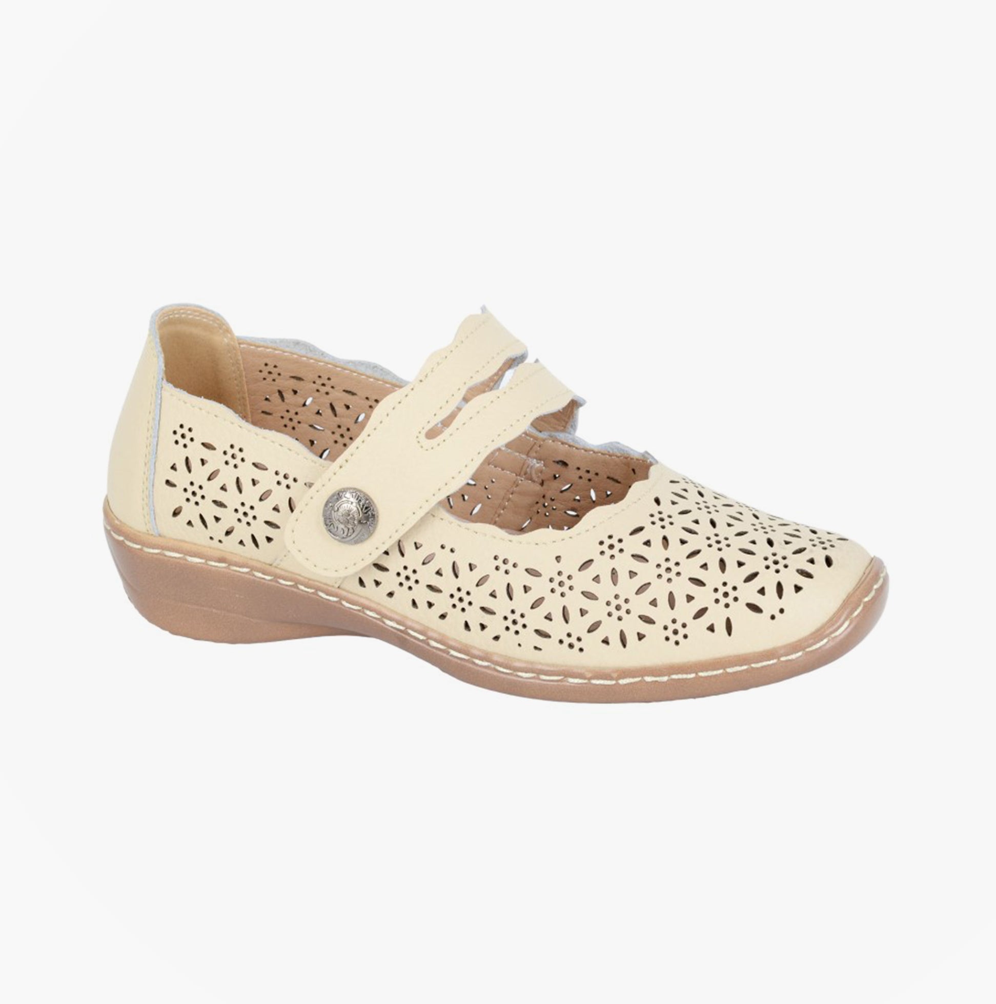 Boulevard L641BE Ladies Shoes Beige side view, casual leather shoes with touch fasten closure and round toe.
