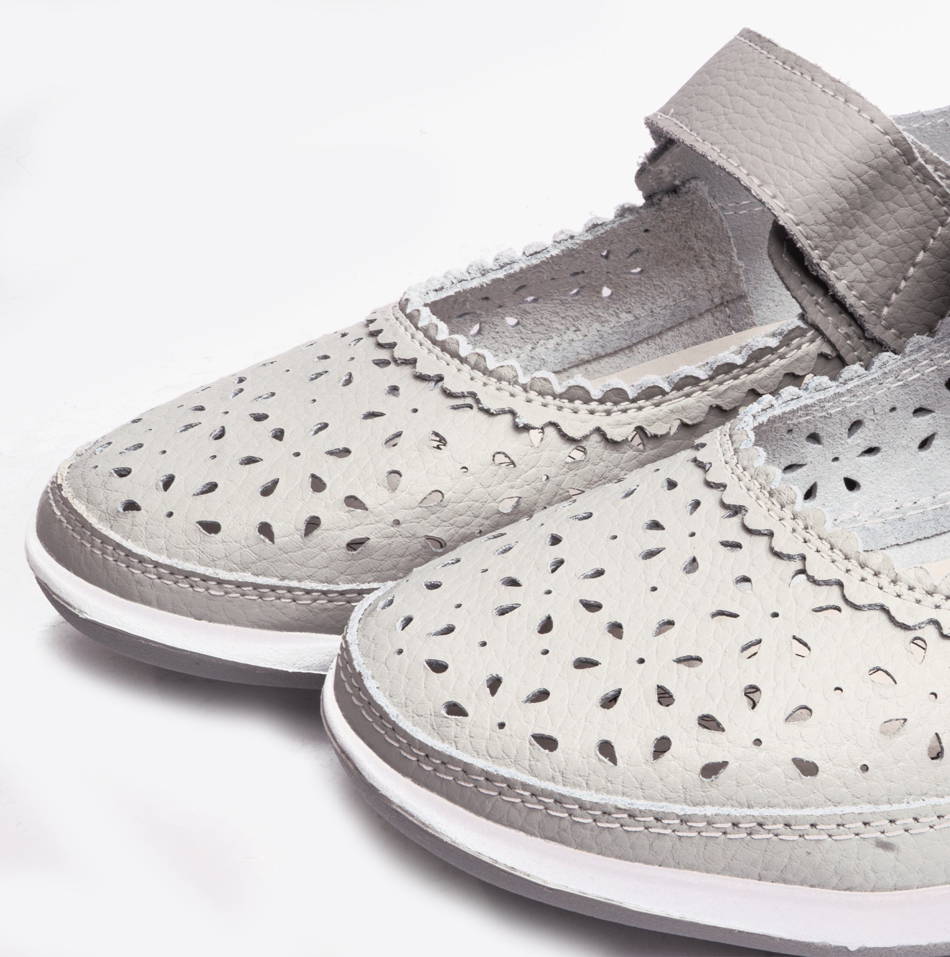 Boulevard DORRIT Womens Action Leather Wide Fit Shoes Light Grey