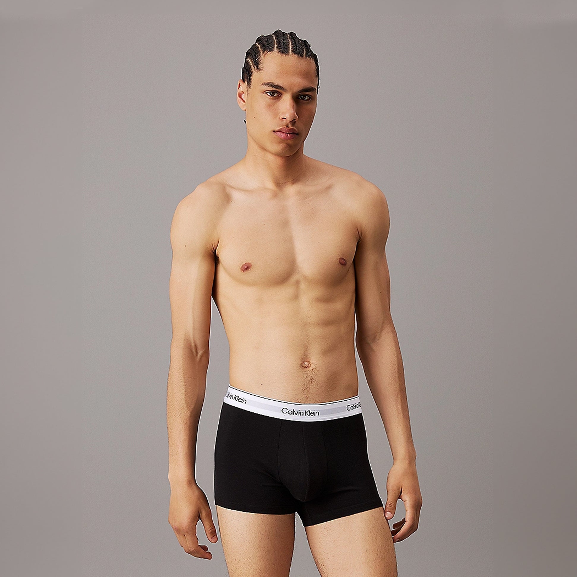 Calvin Klein MODERN COTTON STRETCH Mens 3 Pack Trunks Multicoloured front view model wearing black trunks.