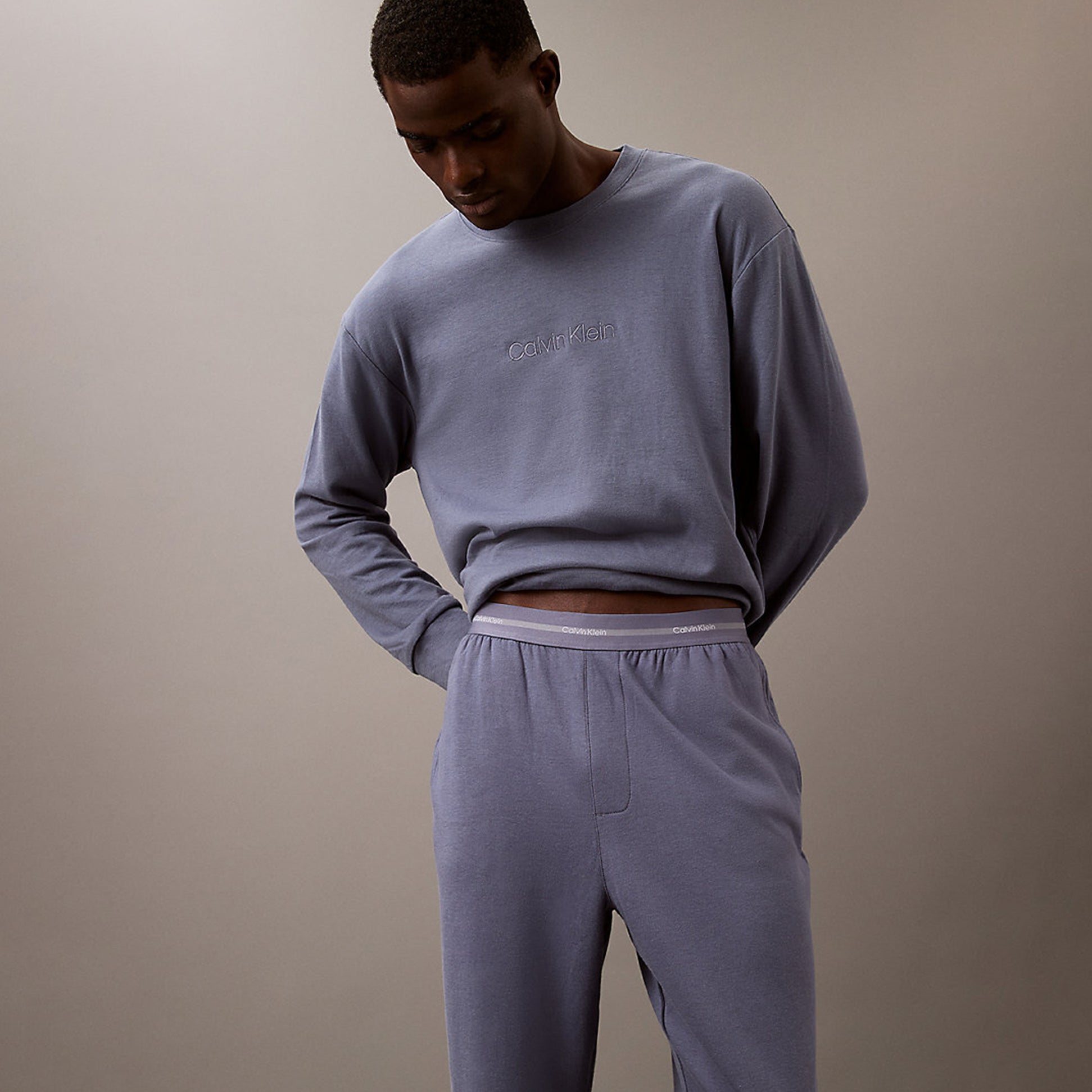 Calvin Klein ICON COTTON TERRY Mens Lounge Joggers Grisaille front view model wearing joggers and matching top.