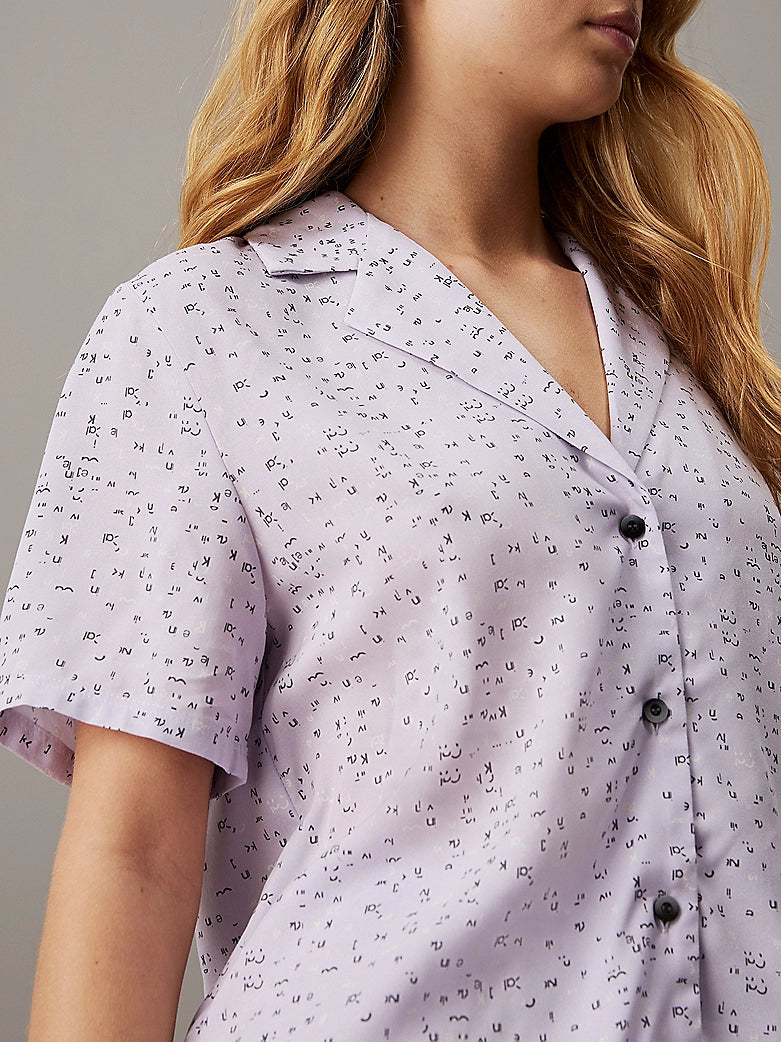 Calvin Klein WOVEN VISCOSE Pyjama Set Womens Scatter Logo Print/Lavender Blue side view, showcasing short sleeves and classic collar design.