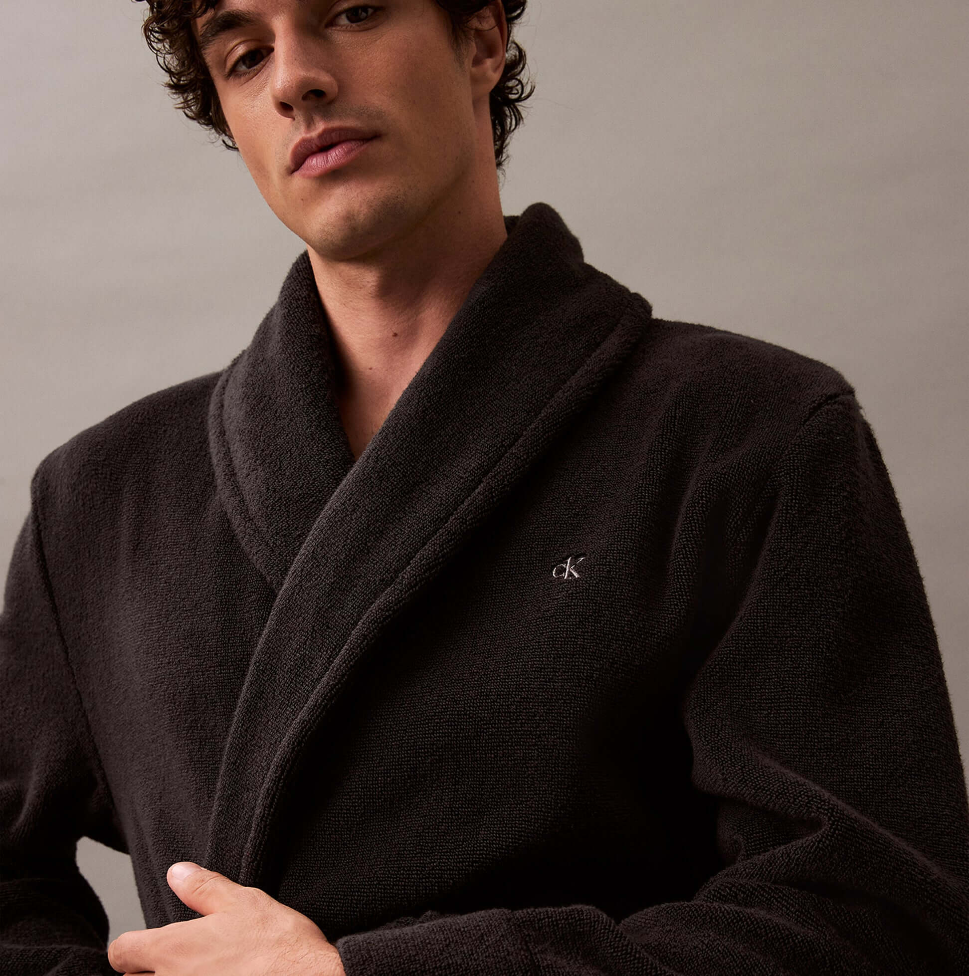 Calvin Klein COMFORT FRENCH TERRY Mens Bathrobes Black front view on model showcasing long sleeves and soft fabric.