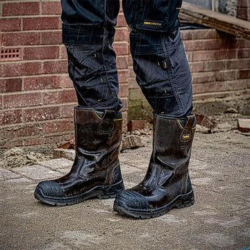 Dewalt MILLINGTON Unisex Boots Brown side view with rubber sole, featuring pull-on design and ankle height.