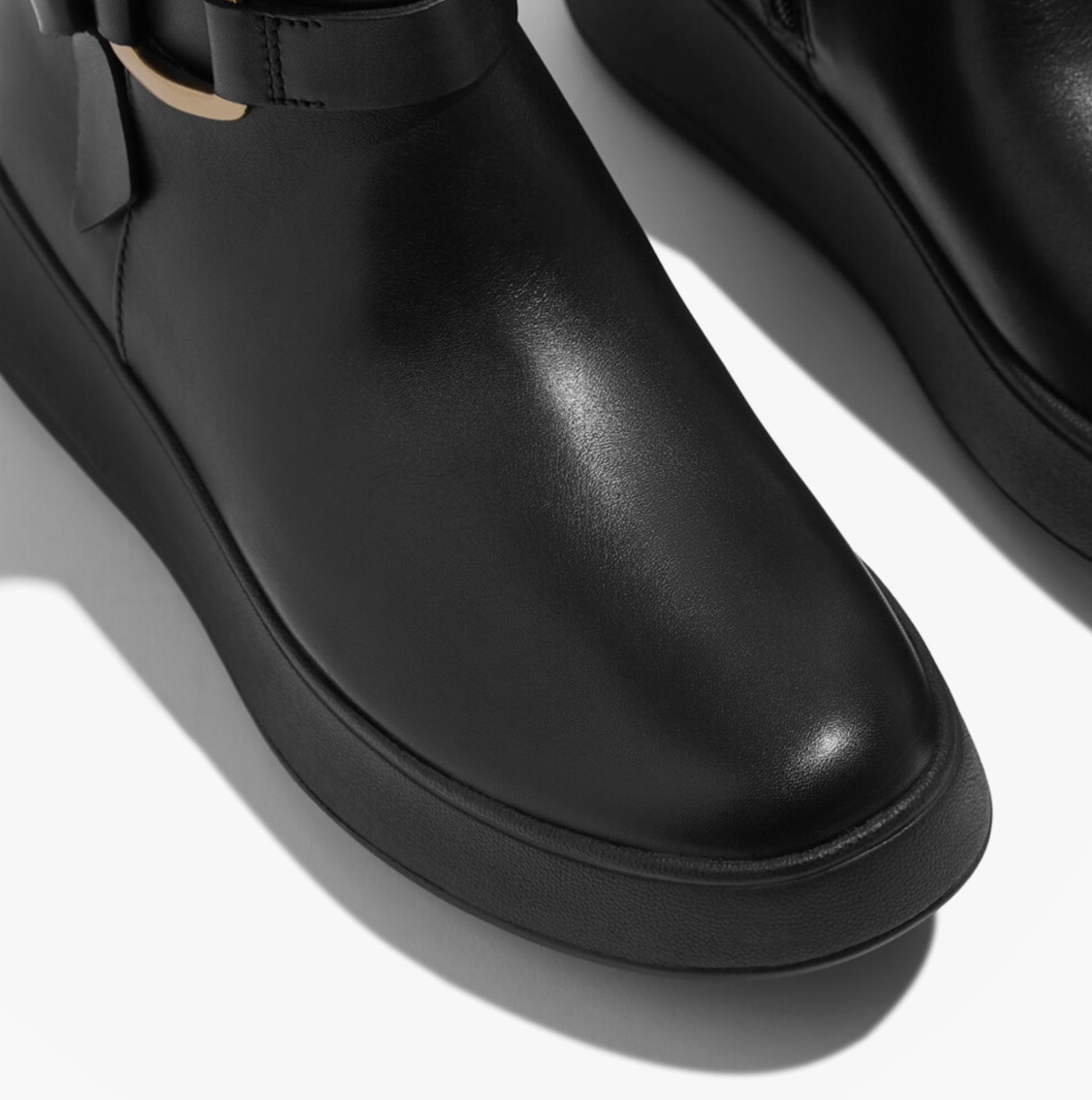 FitFlop F-MODE SQUARE-RING LEATHER FLATFORM Ladies Ankle Boots Black detail view of shoe upper
