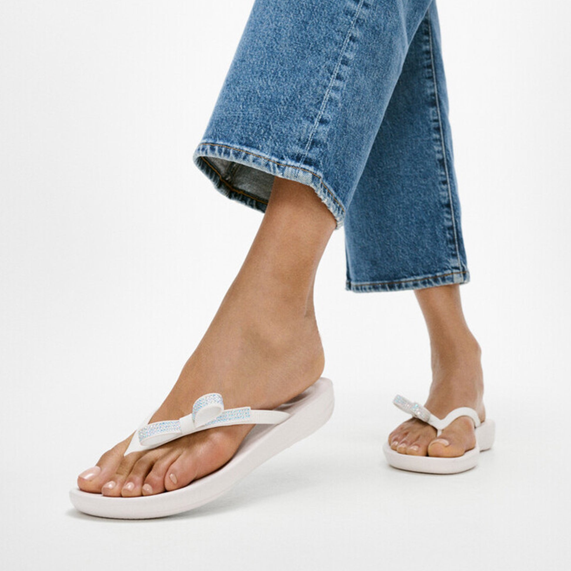 FitFlop IQUSHION GLITZ Womens Toe-Post Sandals Urban White