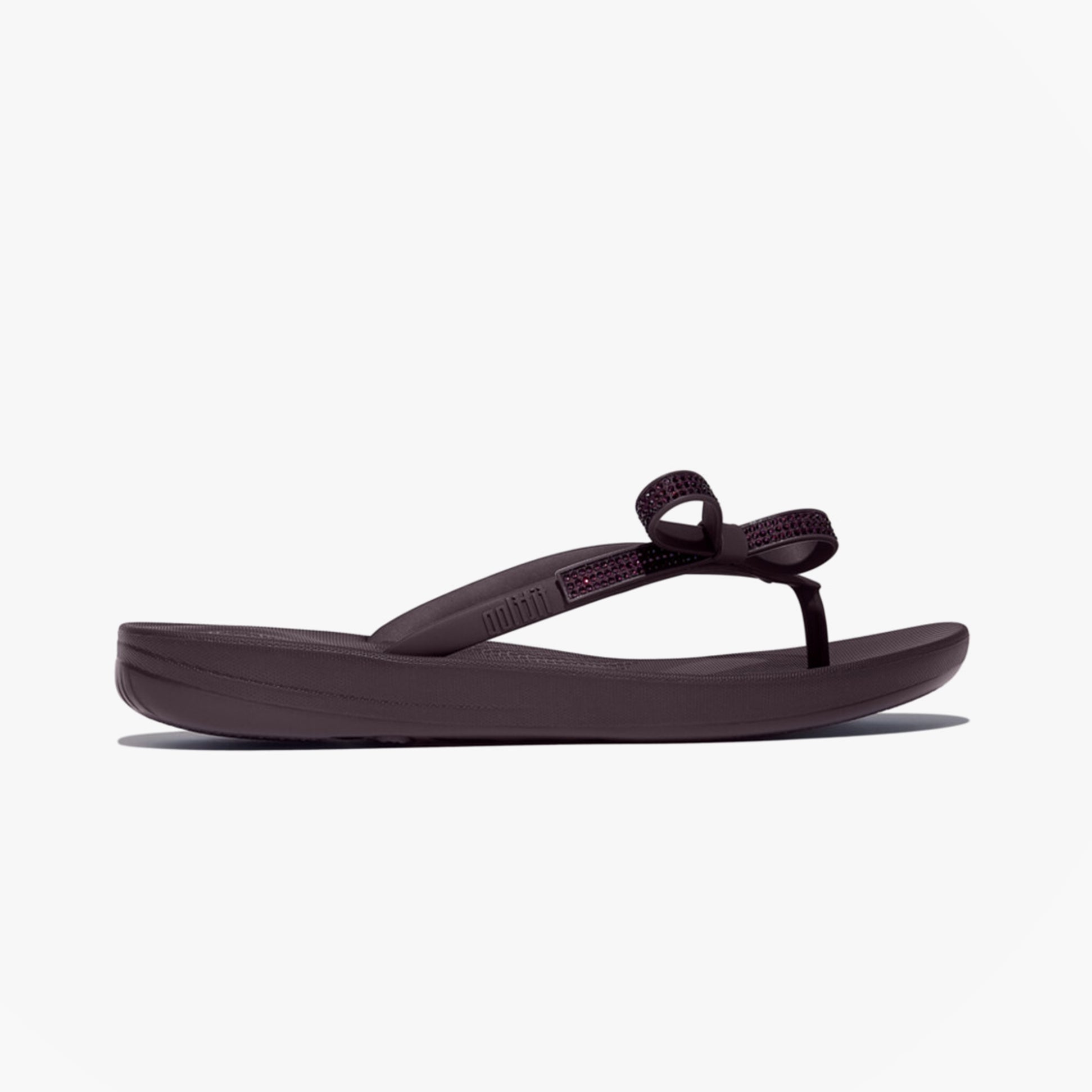 FitFlop iQUSHION GLITZ-BOW Ladies Flip Flops Plumberry side view showing TPR upper and EVA sole design.