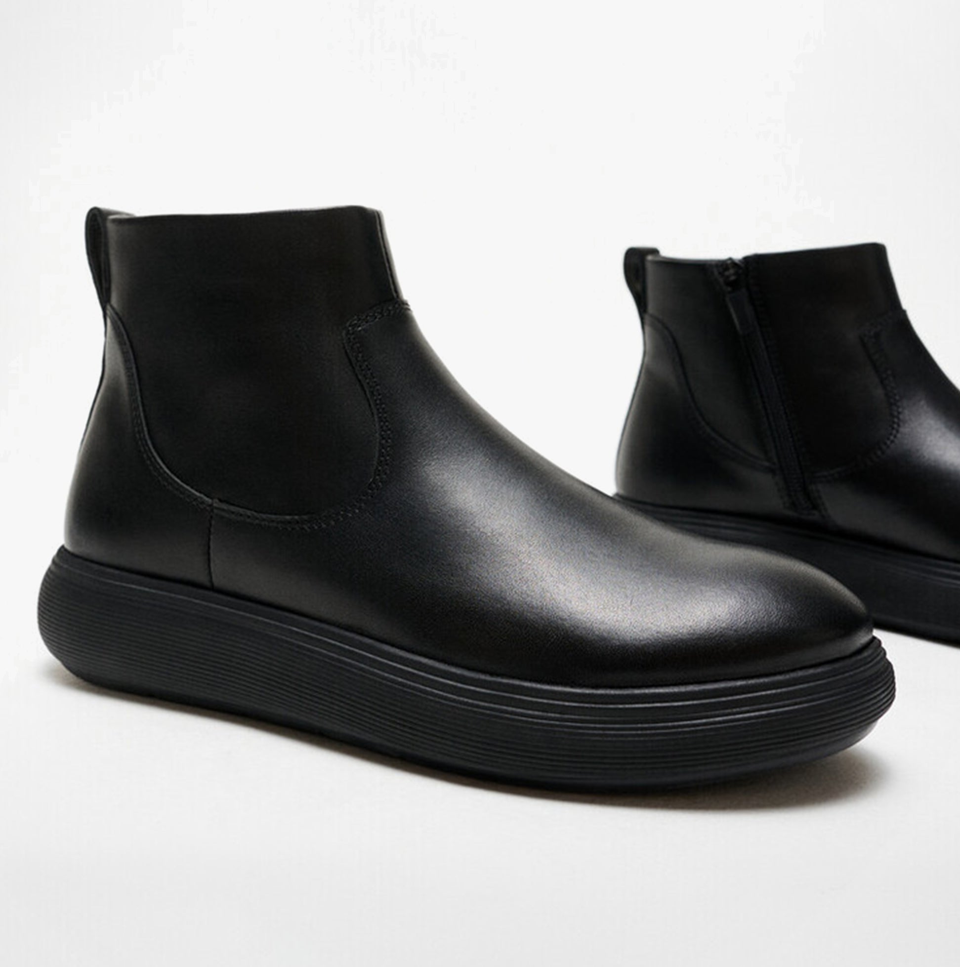 FitFlop iQ-COMFF LEATHER ZIP Womens Chelsea Boots All Black side view showcasing smooth leather finish and sleek design.