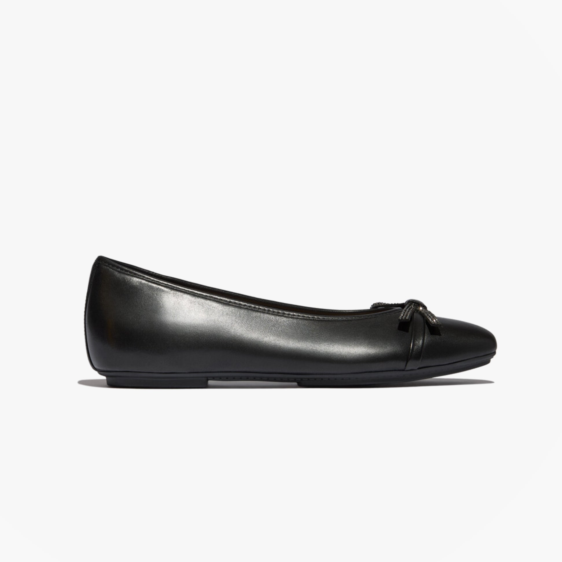 FitFlop DELICATO GLITZ-BOW LEATHER Womens Ballet Black side view, smooth leather upper, round toe and bow detail.