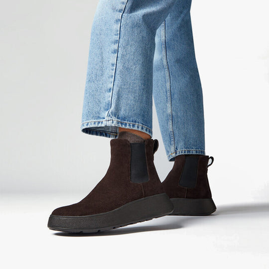FitFlop F-MODE SUEDE FLATFORM Womens Chelsea Boots Chocolate Brown side view, showcasing suede upper and platform sole.