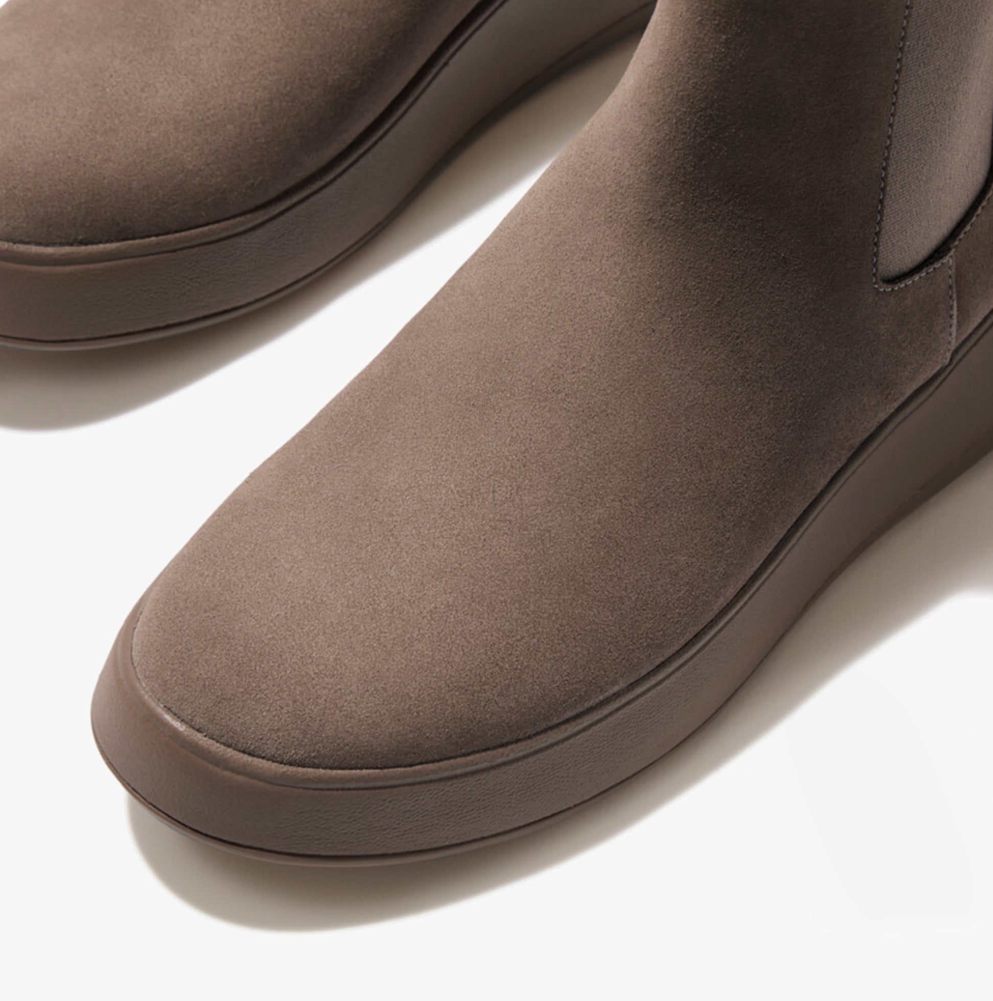 FitFlop F-MODE SUEDE FLATFORM Womens Chelsea Boots Minky Grey detail view showing suede upper and platform sole.