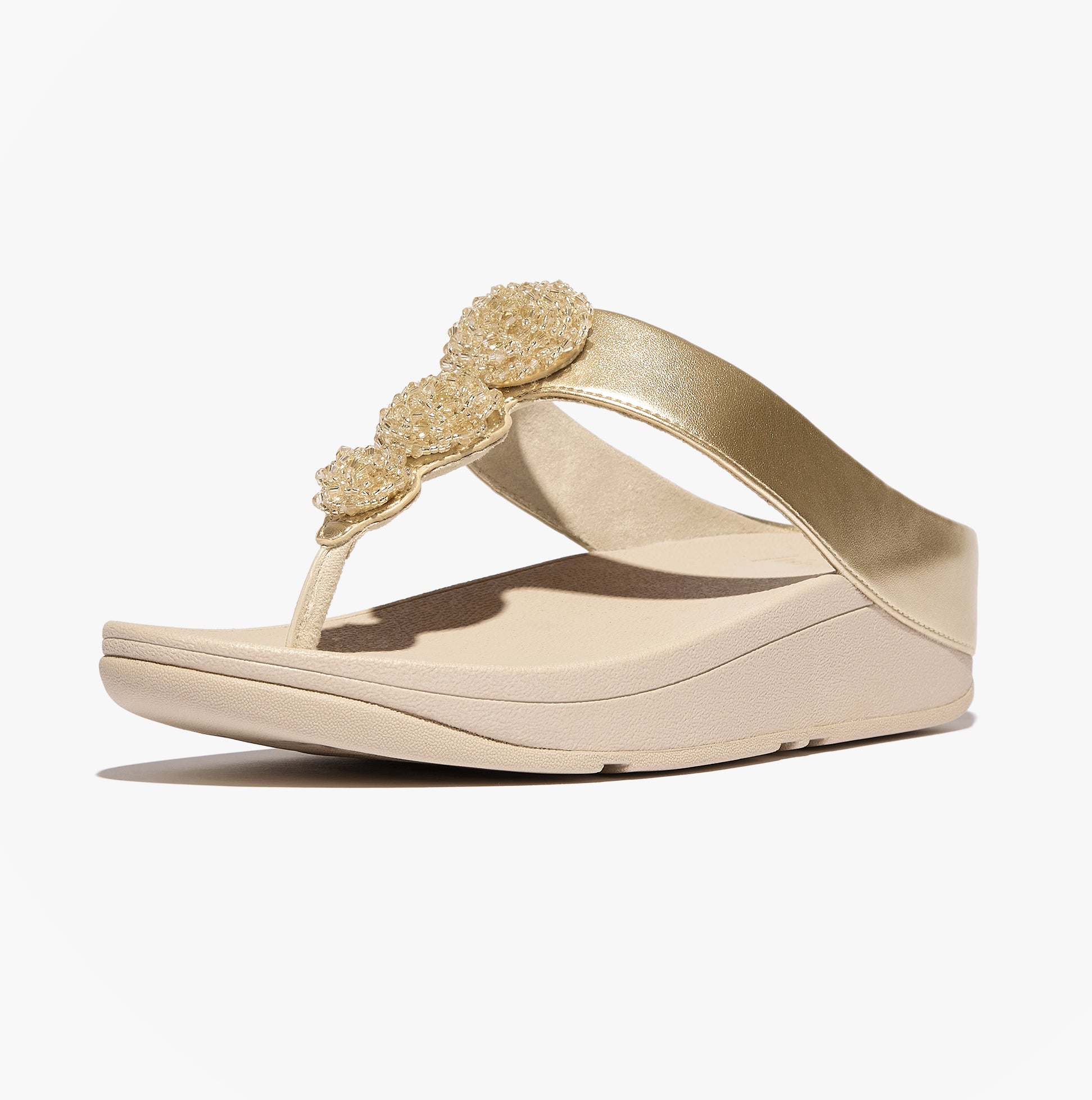 FitFlop FINO BEADIE-BUTTON Womens Toe Post Sandals Platino side view with decorative beaded button detail and slip-resistant platform.