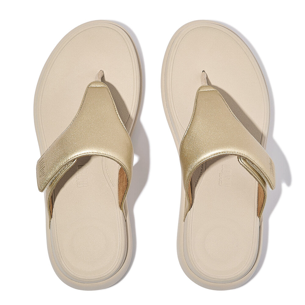 FitFlop F-MODE GO Womens Toe Post Sandals Platino top view showcasing gold leather upper and comfortable slip-on design.