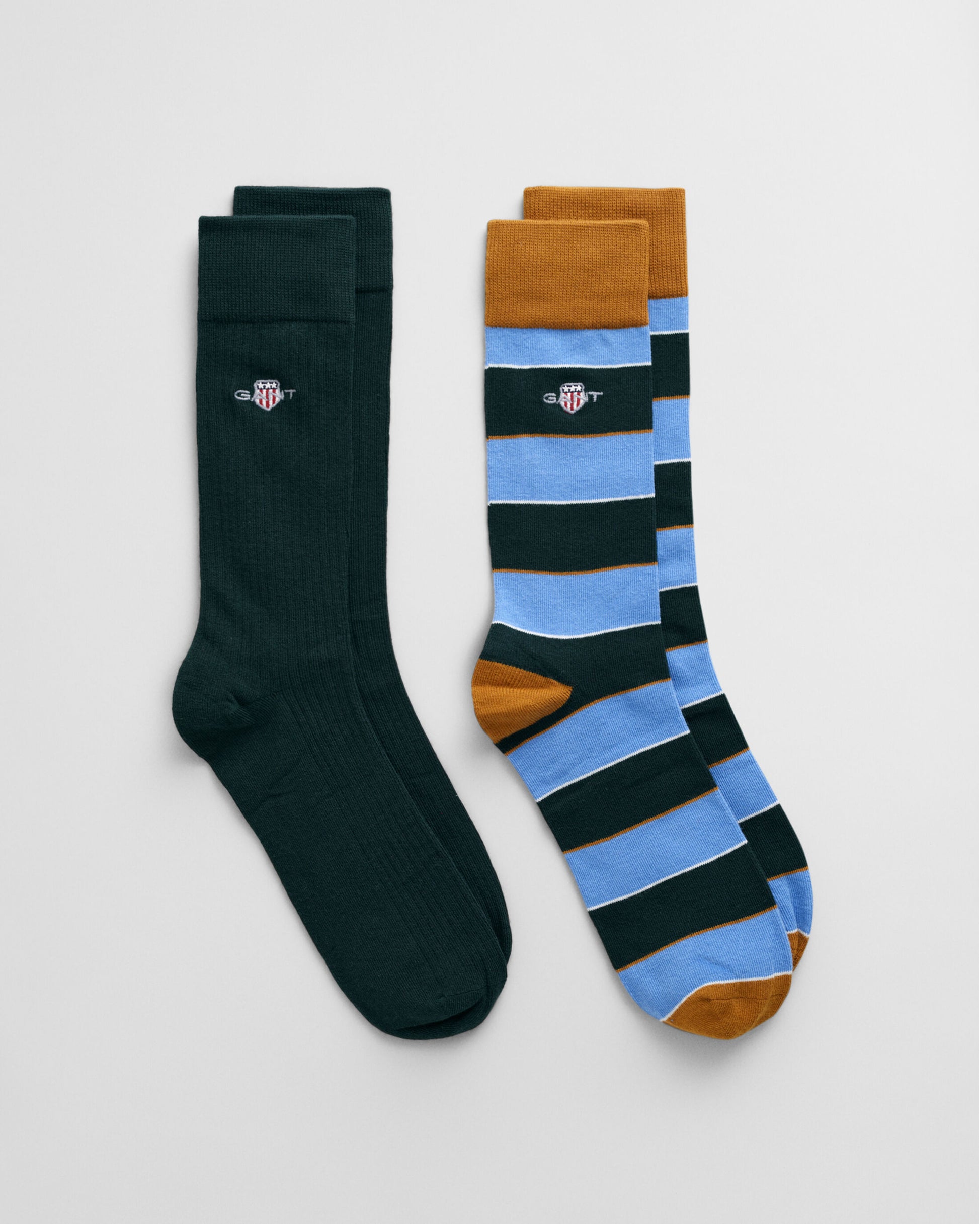 GANT SHIELD RUGGER STRIPE SOCKS 2-Pack Mens Clear Sky side view showcasing one solid and one striped sock.