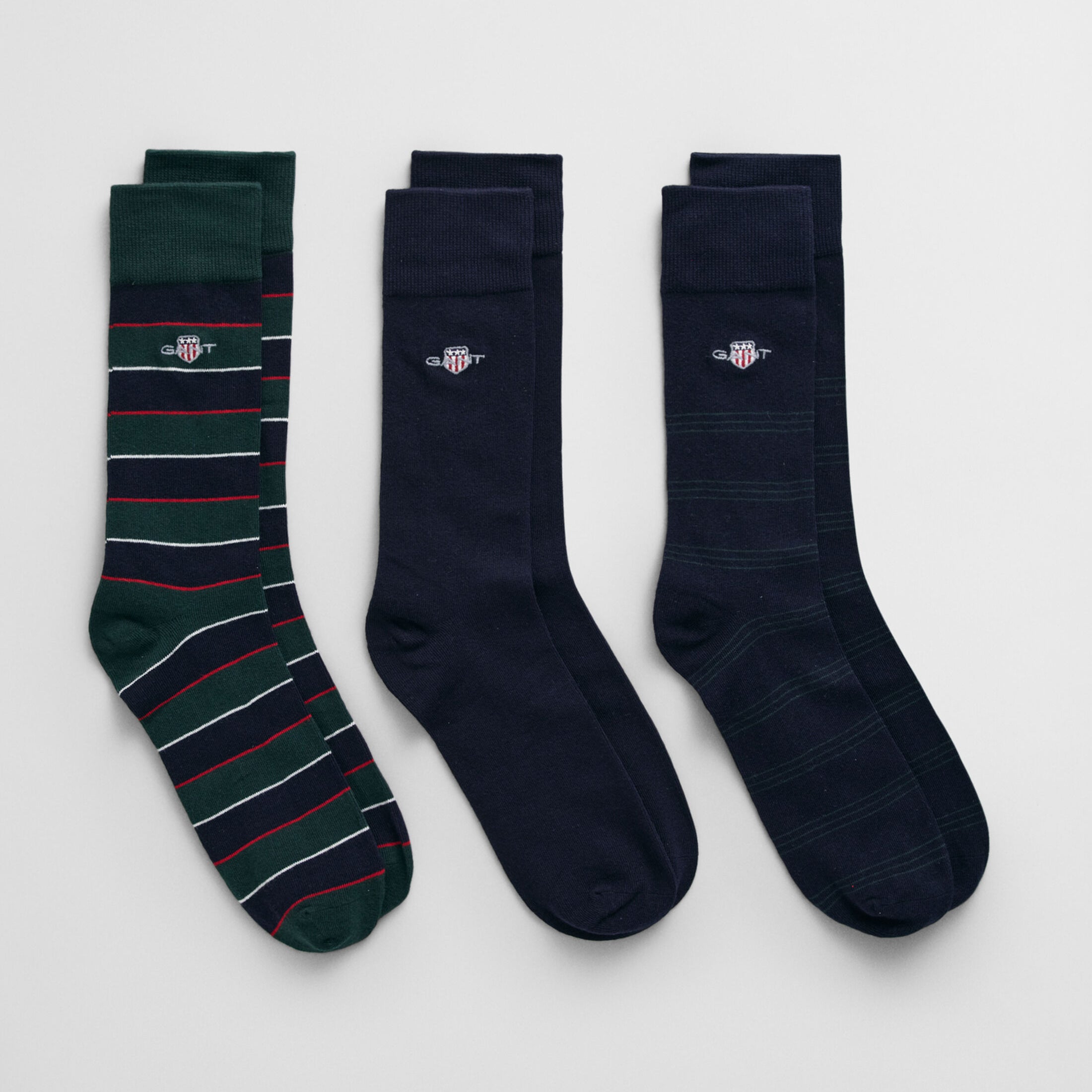 GANT SHIELD TIE STRIPE SOCKS 3-Pack Mens Tartan Green side view showing striped and solid socks design.