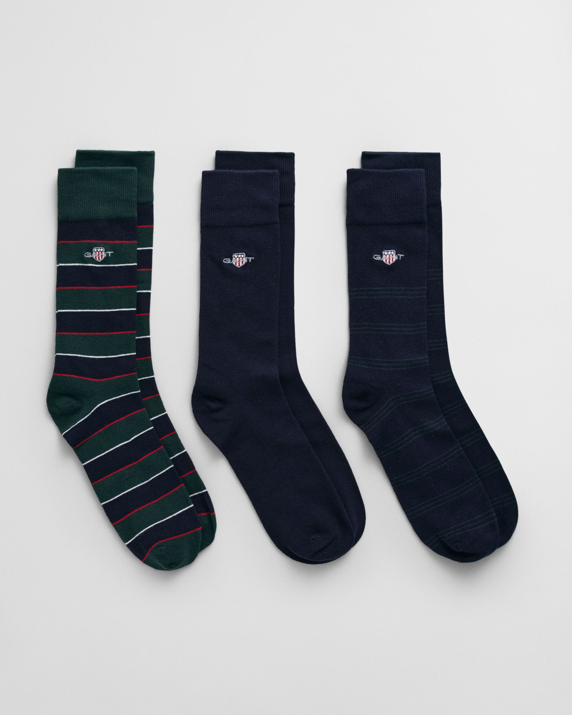 GANT SHIELD TIE STRIPE SOCKS 3-Pack Mens Tartan Green side view showing striped and solid socks design.