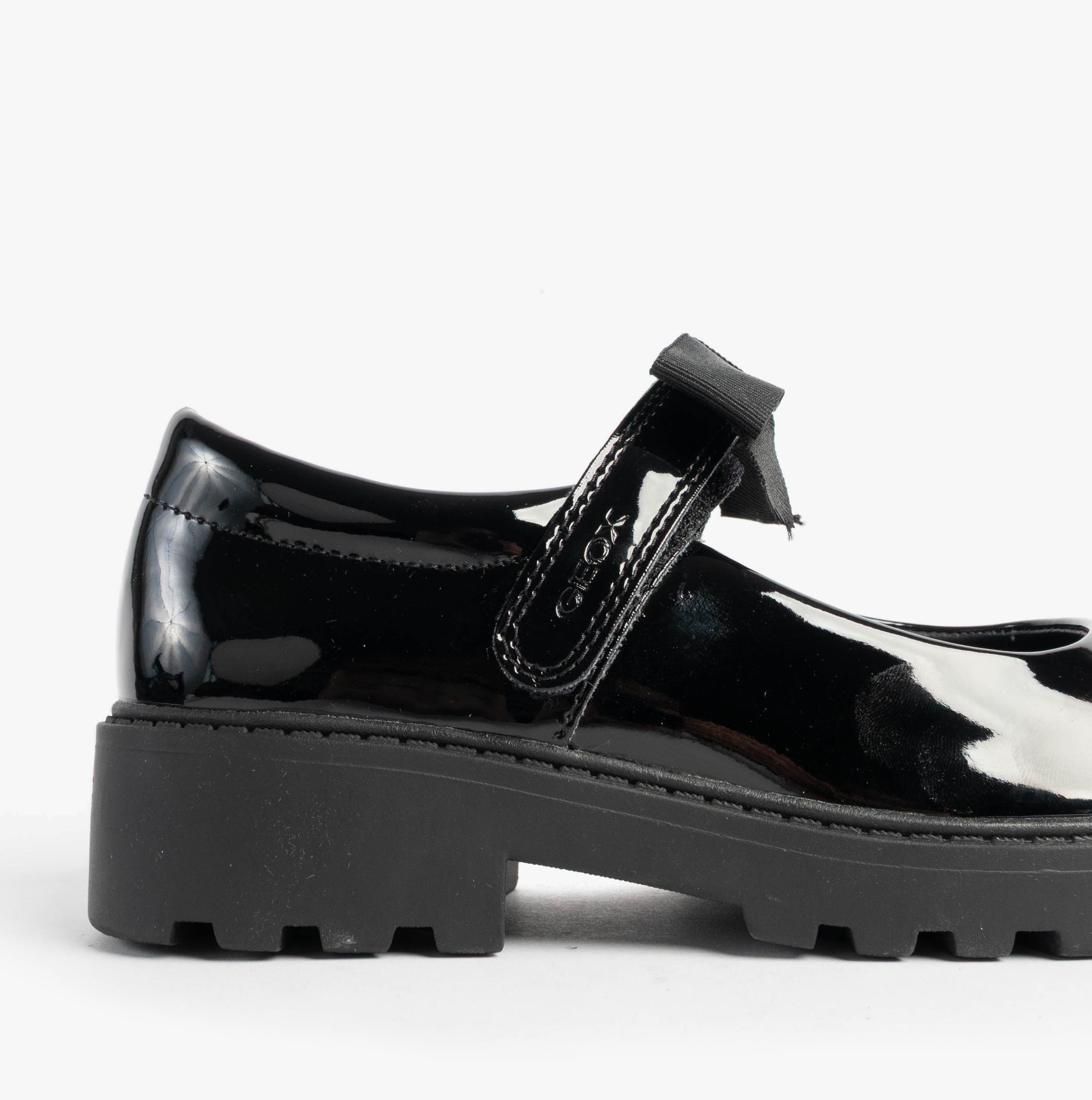 GEOX J CASEY GIRL Girls Black side view patent leather school shoe with touch fastening.