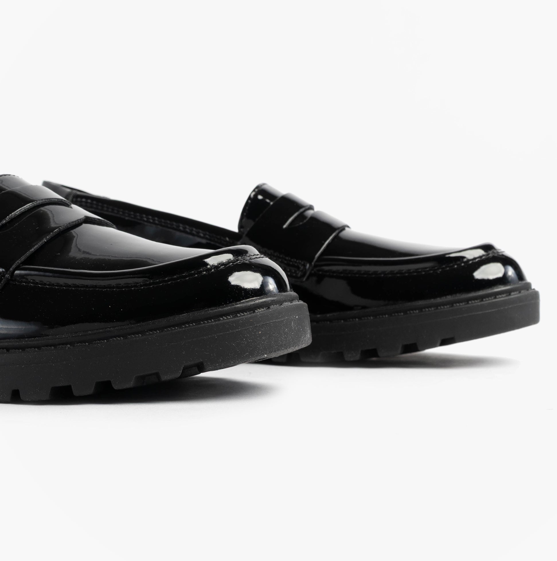 GEOX J CASEY GIRL Girls Black slip-on school shoes, side view, featuring shiny synthetic upper and durable sole.