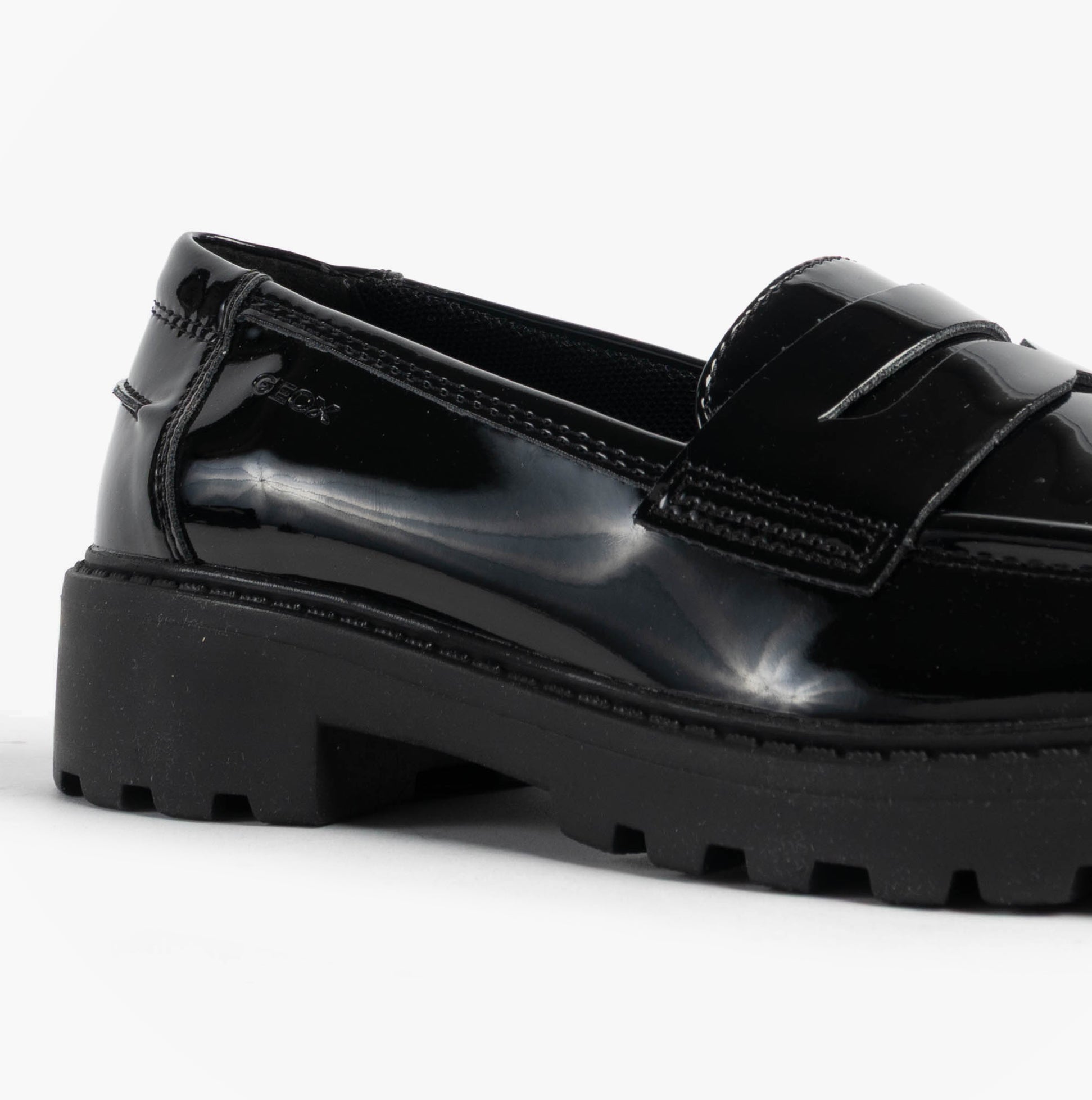 GEOX J CASEY GIRL Girls Black shoe side view showing glossy upper and chunky sole.