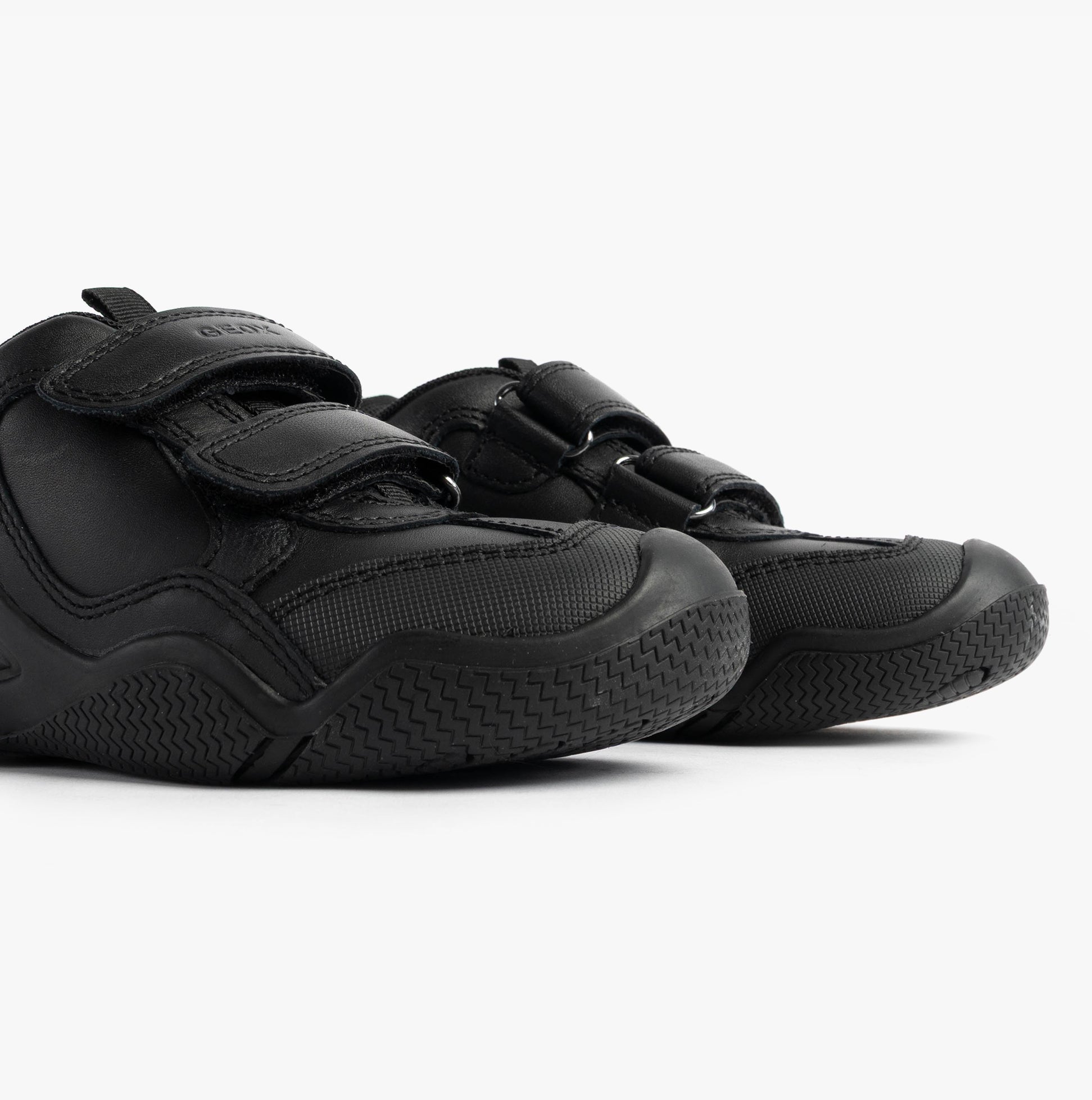 GEOX JR WADER Unisex Kids Black side view shoes with touch fasten straps and rubber sole.