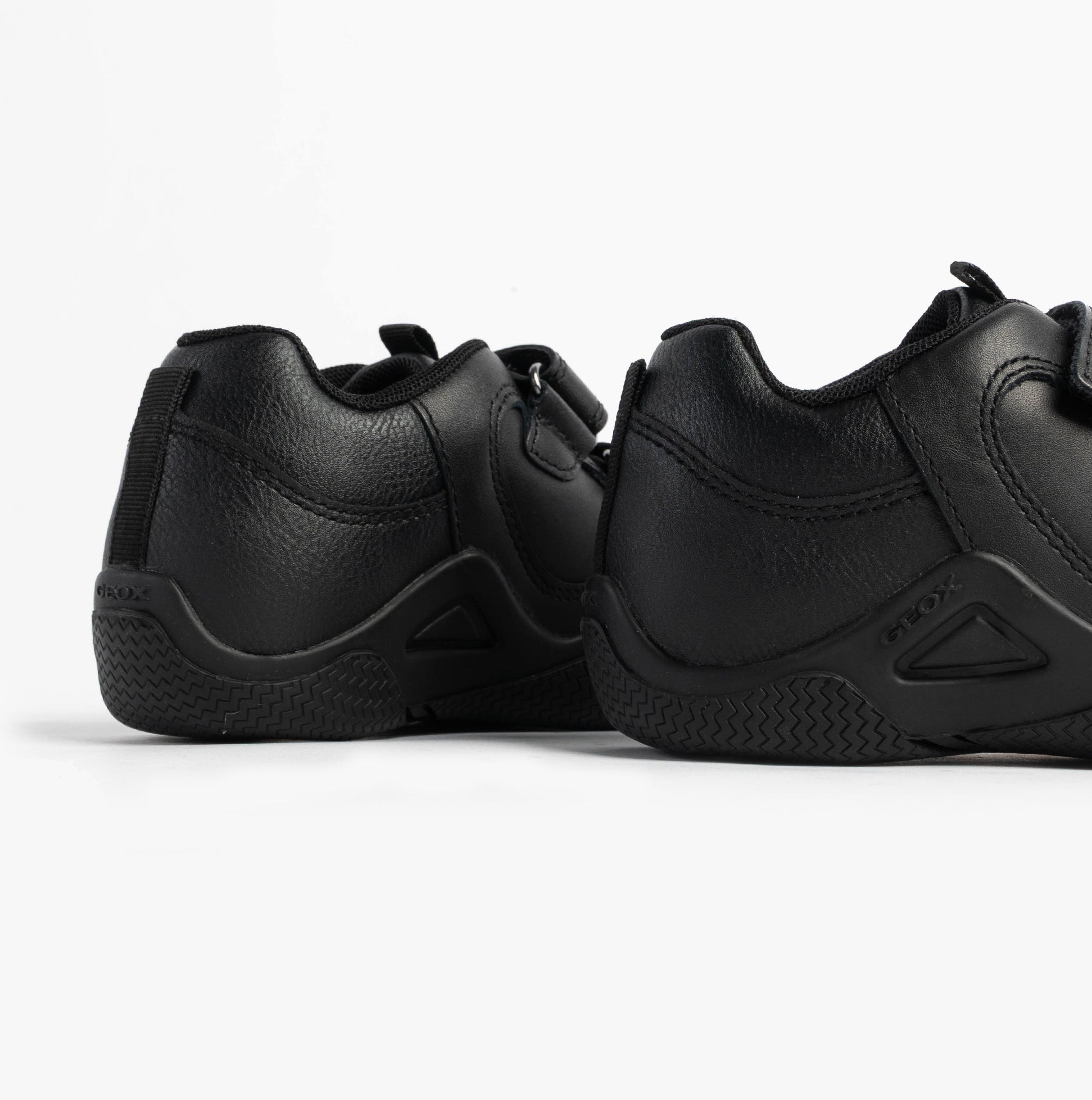 GEOX JR WADER Unisex Kids Black back view of shoes with leather and synthetic upper.