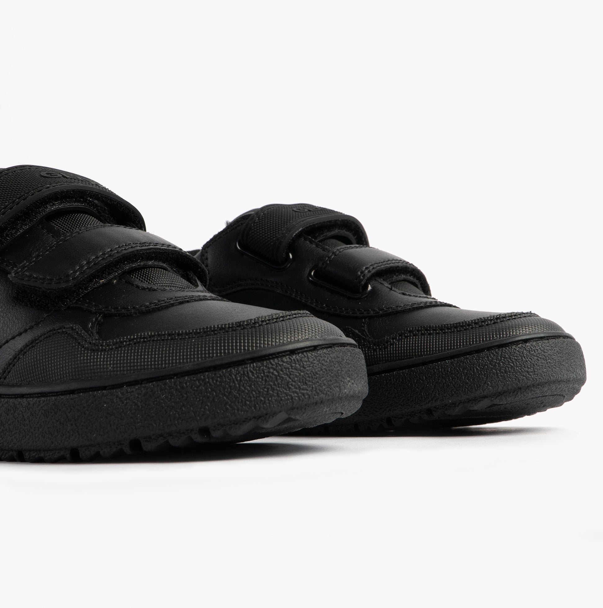GEOX J THELEVEN BOY Unisex Kids Black shoes side view highlighting touch fasten closure and low top design
