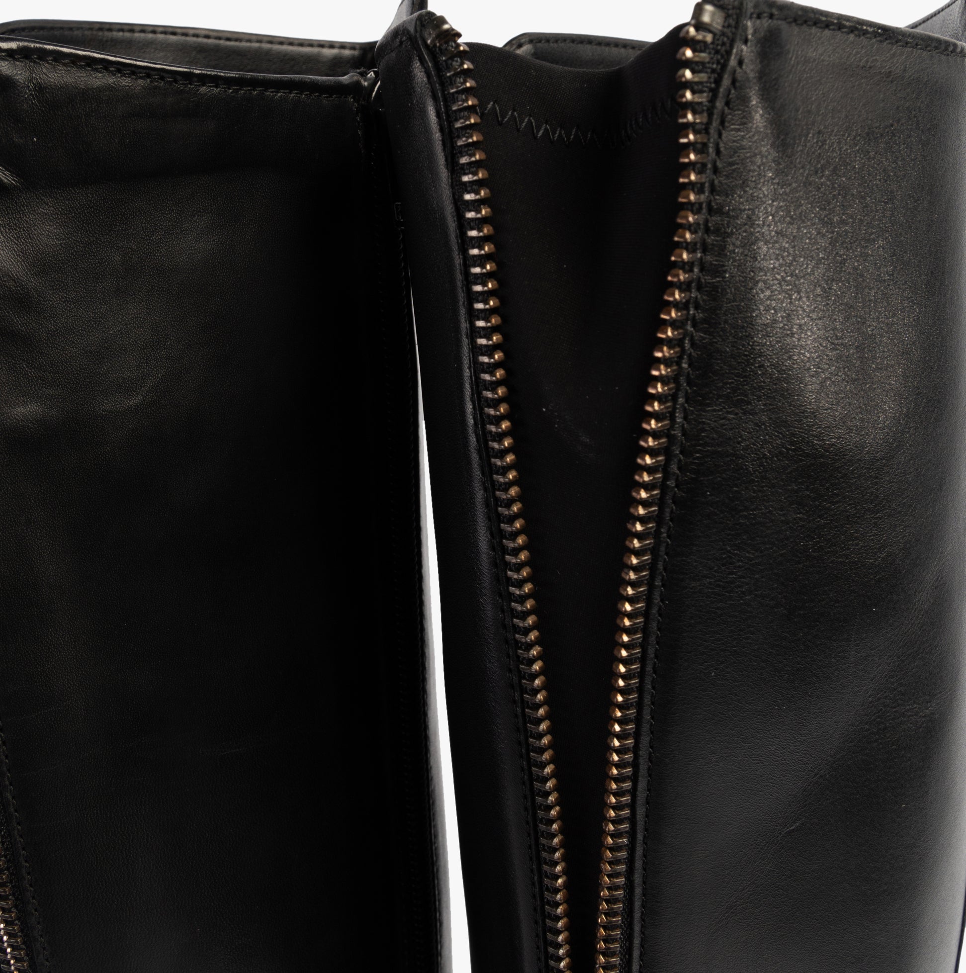 Gabor MATCH Womens Boots Black detail view of the zipper close-up showcasing leather interior and craftsmanship.