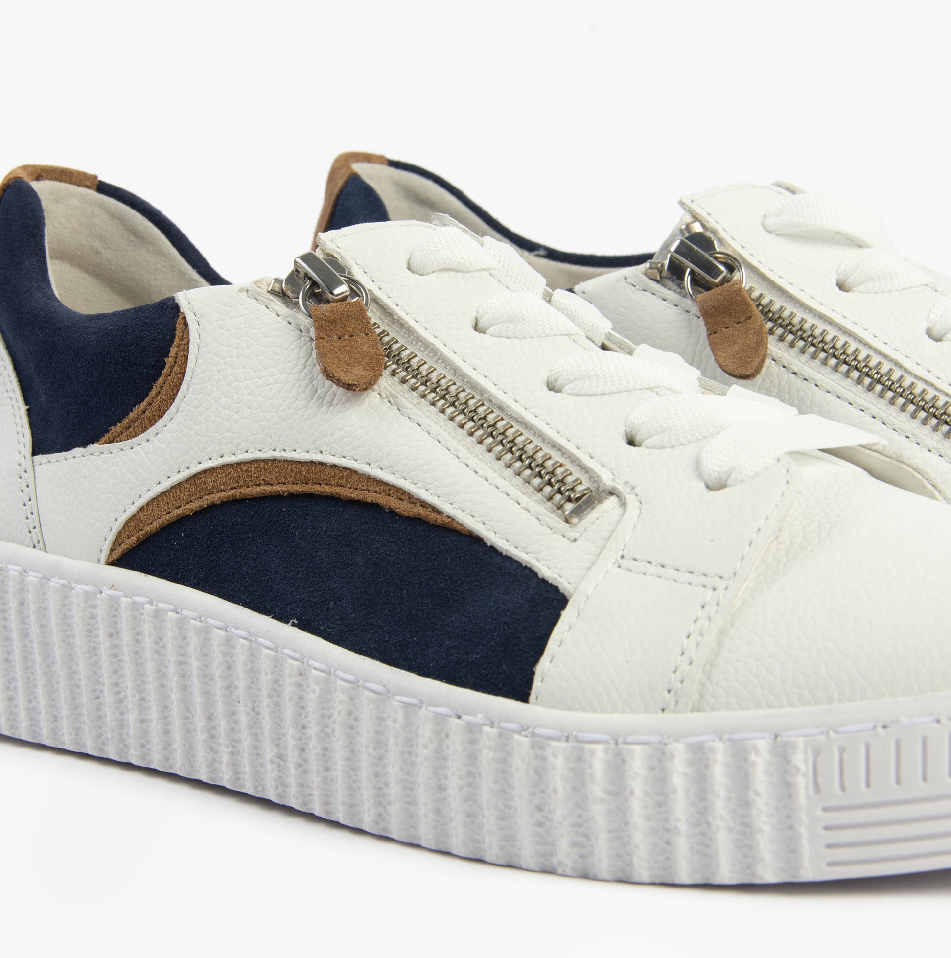Gabor WEMO Womens Trainers White side view showcasing leather upper, lace-up closure, and rubber sole detail.