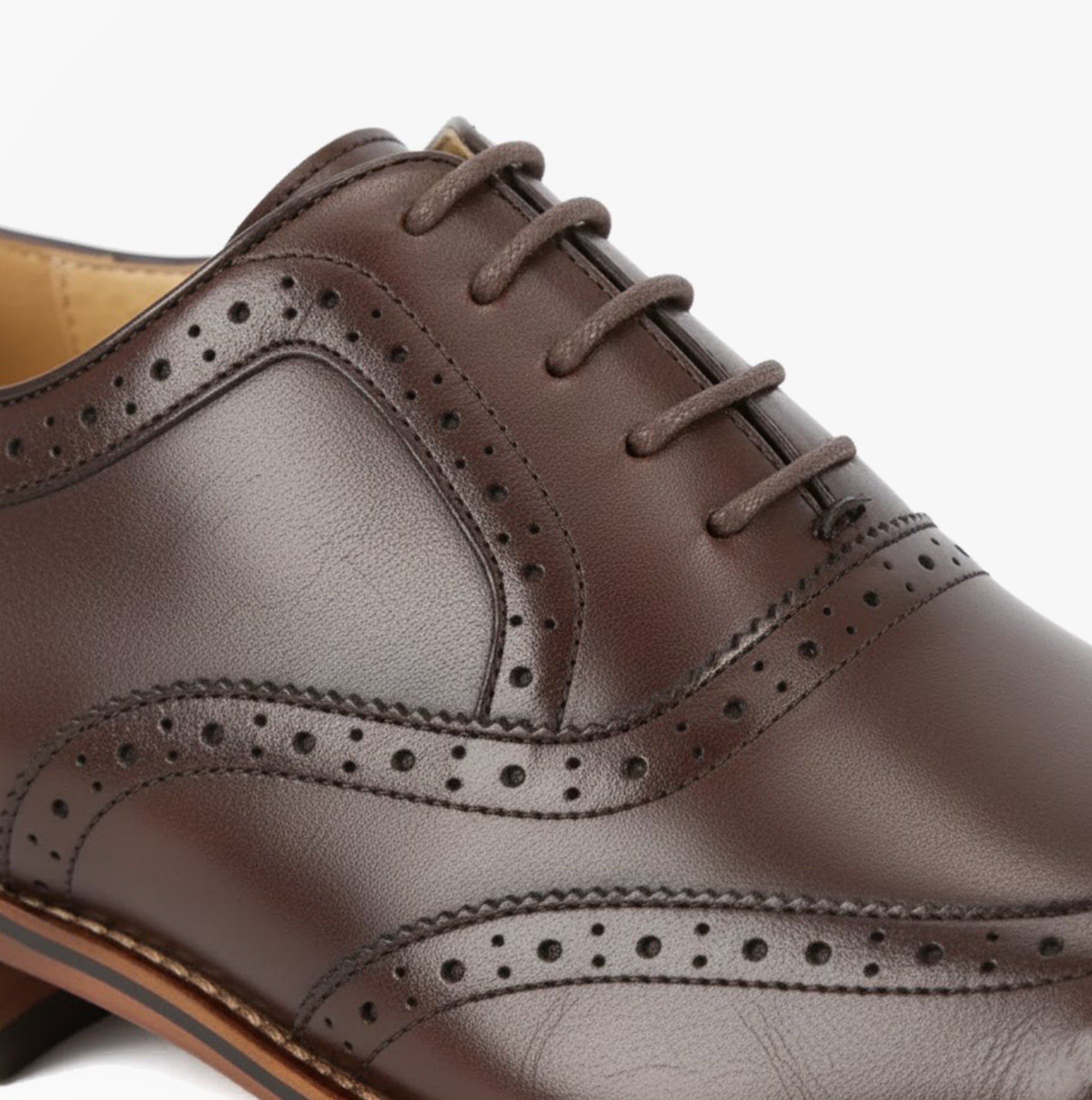 Goor M424DB Mens Shoes Dark Brown detail view showcasing lace-up closure and almond toe design.