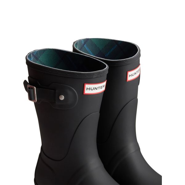 Hunter ORIGINAL SHORT TARTAN Wellies Black close-up view of boot openings, showing rubber material and plaid lining.