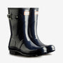 Hunter ORIGINAL SHORT Womens Wellies Navy Gloss side view showing rubber material and buckle detail, perfect for rainy days.