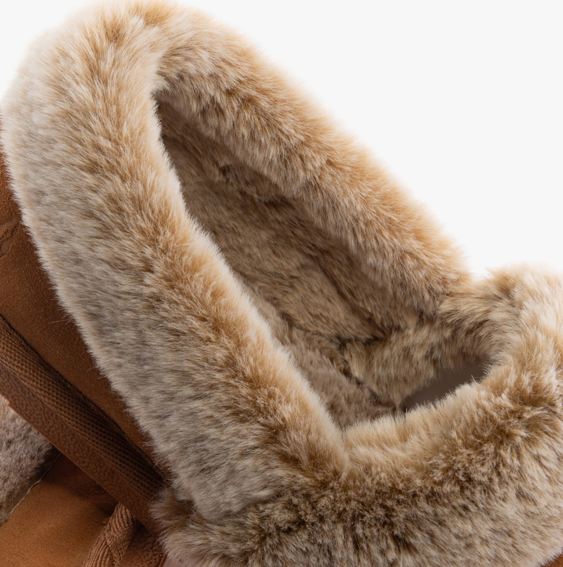 Hush Puppies ARIEL Womens Slippers Tan detail view of soft faux fur lining and upper material.