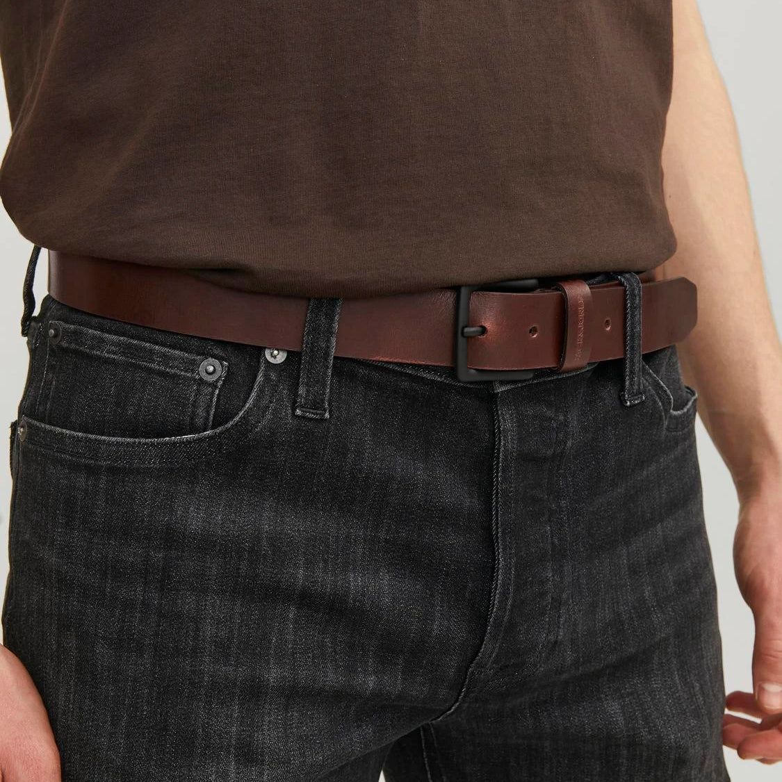 Jack & Jones ROMA Mens Belt Brown Stone worn with dark jeans, showcasing buckle detail with an adjustable strap.