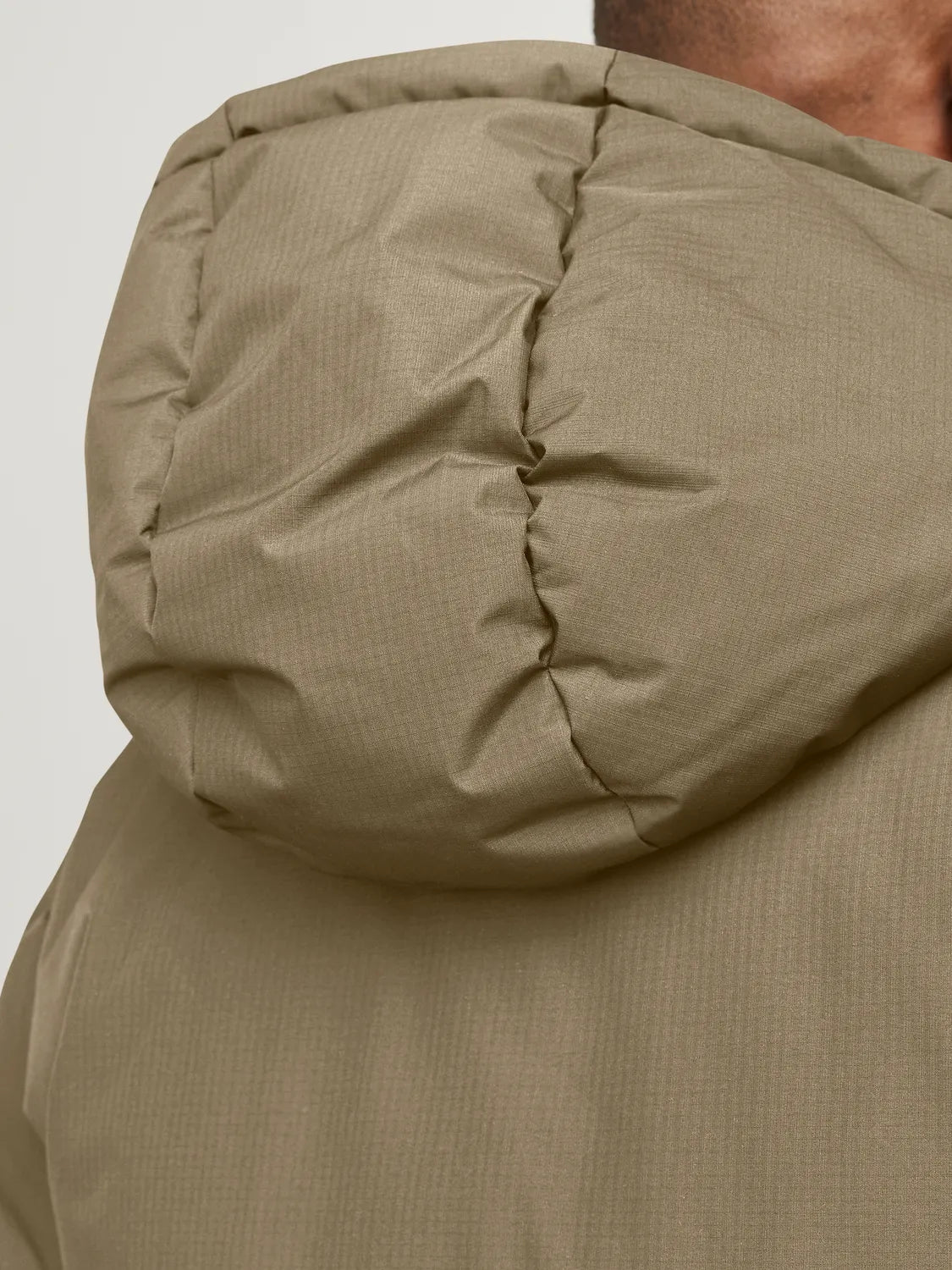 Jack & Jones WORLD Mens Puffer Jacket Elmwood close-up view of the adjustable hood detailing.
