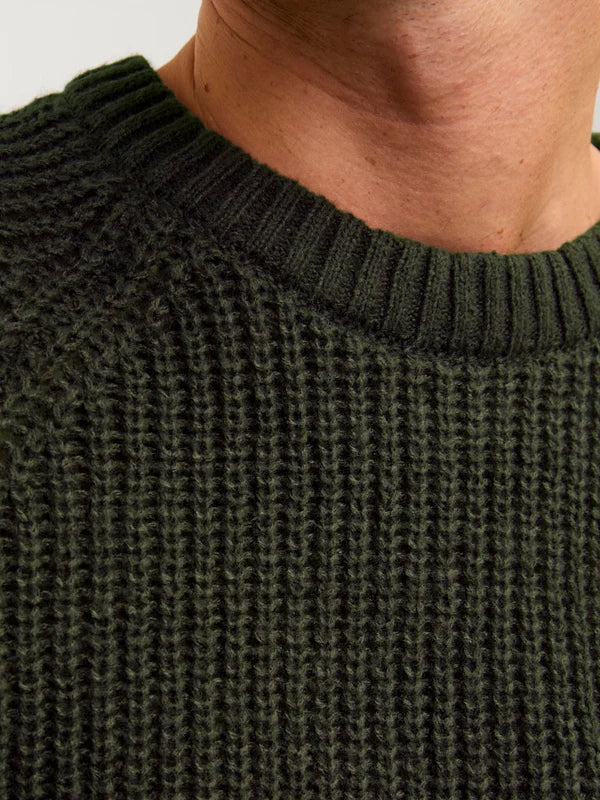 Jack & Jones KNIT CREW NECK Mens Jumper Rosin detail view of the knitted neckline in dark green color.